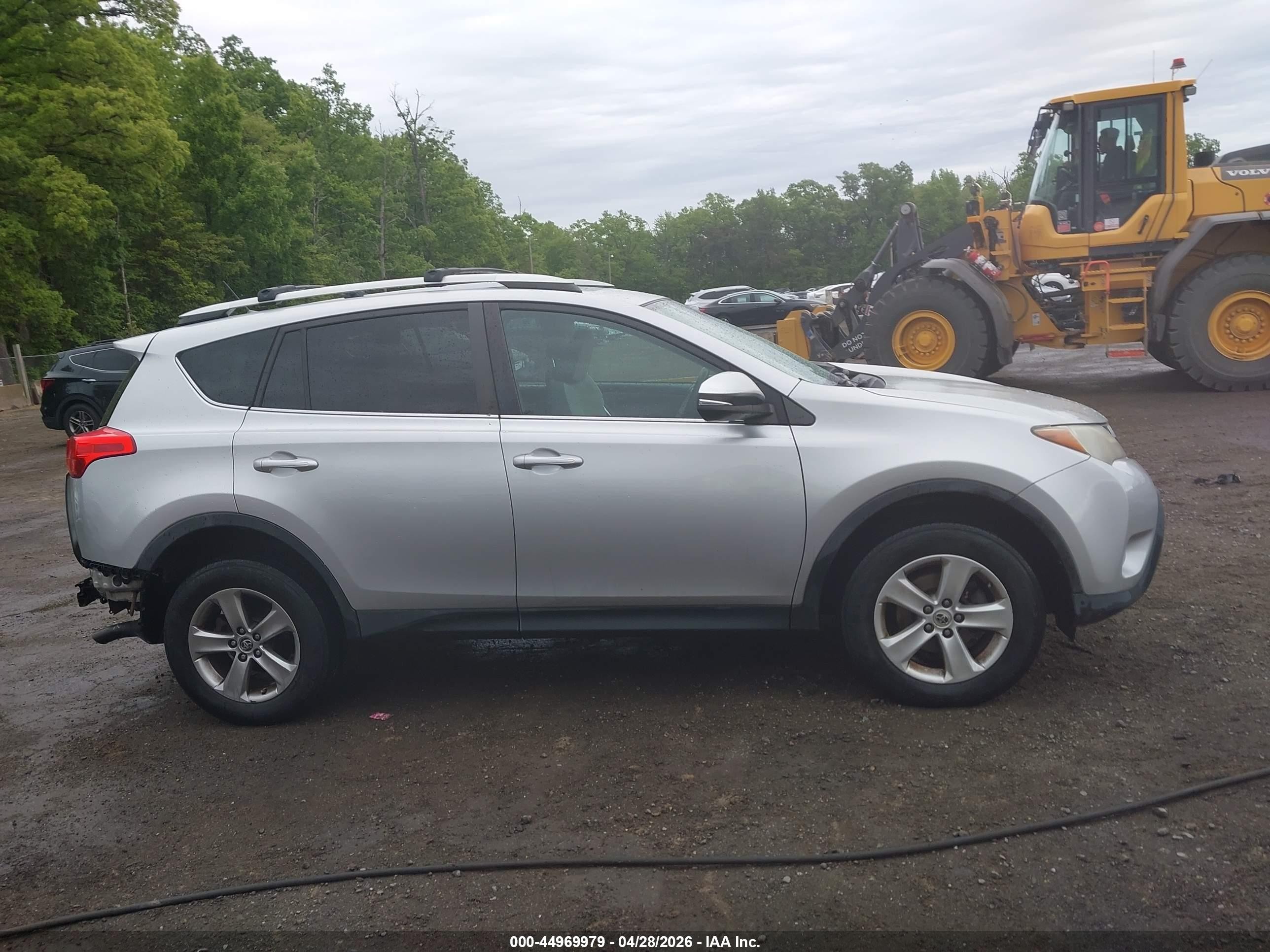 2015 Toyota Rav4 Xle Серебряный vin: 2T3RFREV3FW231607