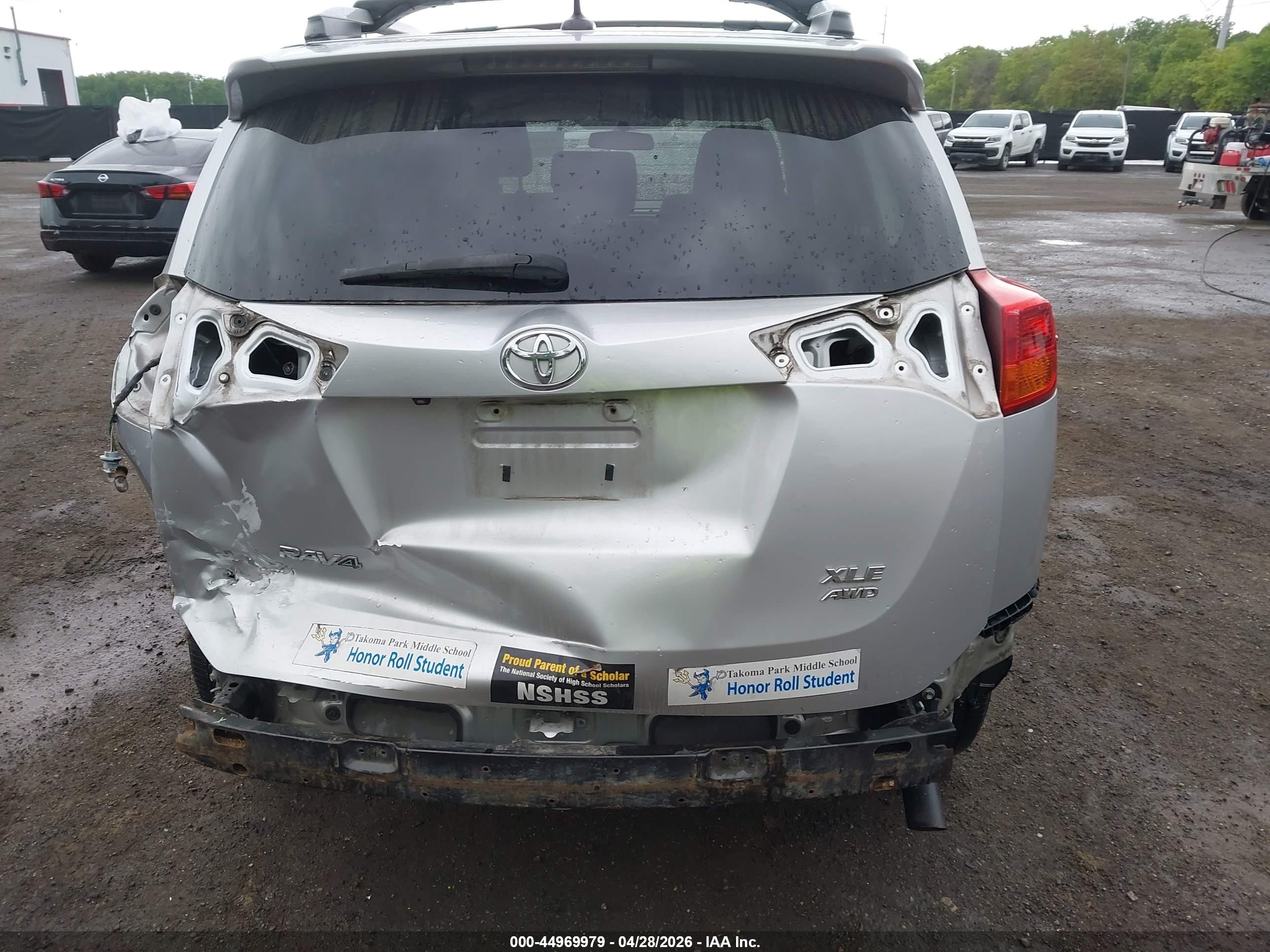 2015 Toyota Rav4 Xle Серебряный vin: 2T3RFREV3FW231607