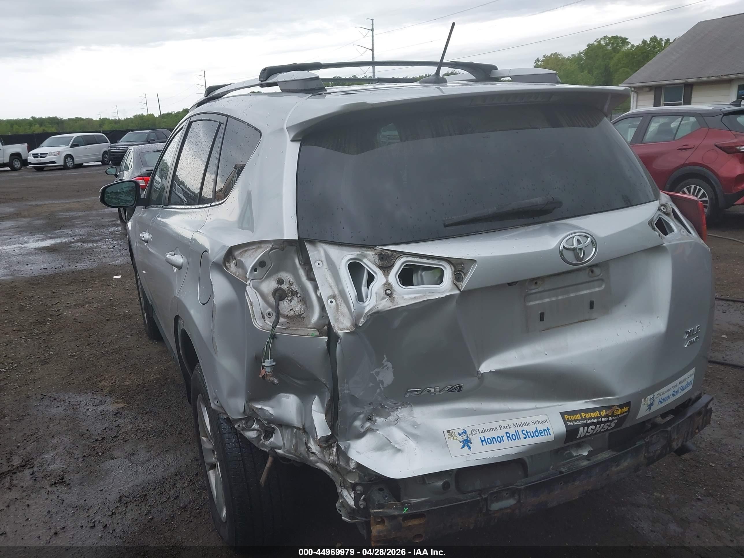 2015 Toyota Rav4 Xle Серебряный vin: 2T3RFREV3FW231607