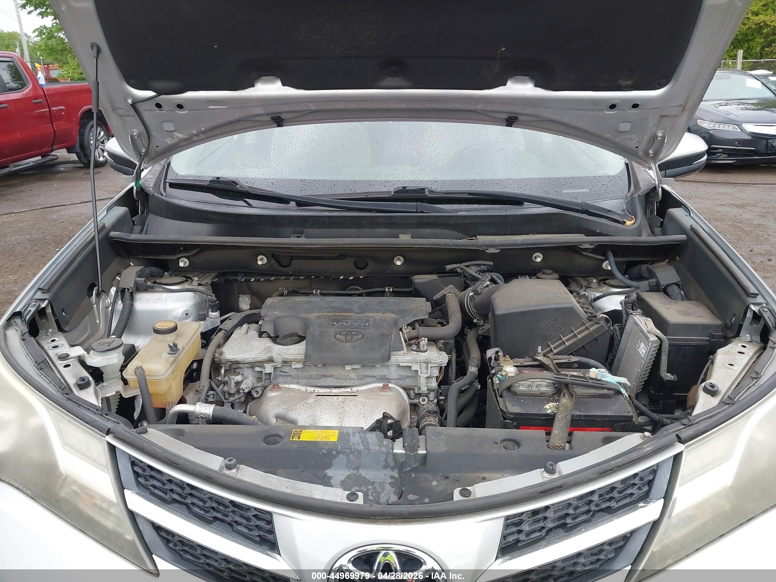 2015 Toyota Rav4 Xle Серебряный vin: 2T3RFREV3FW231607