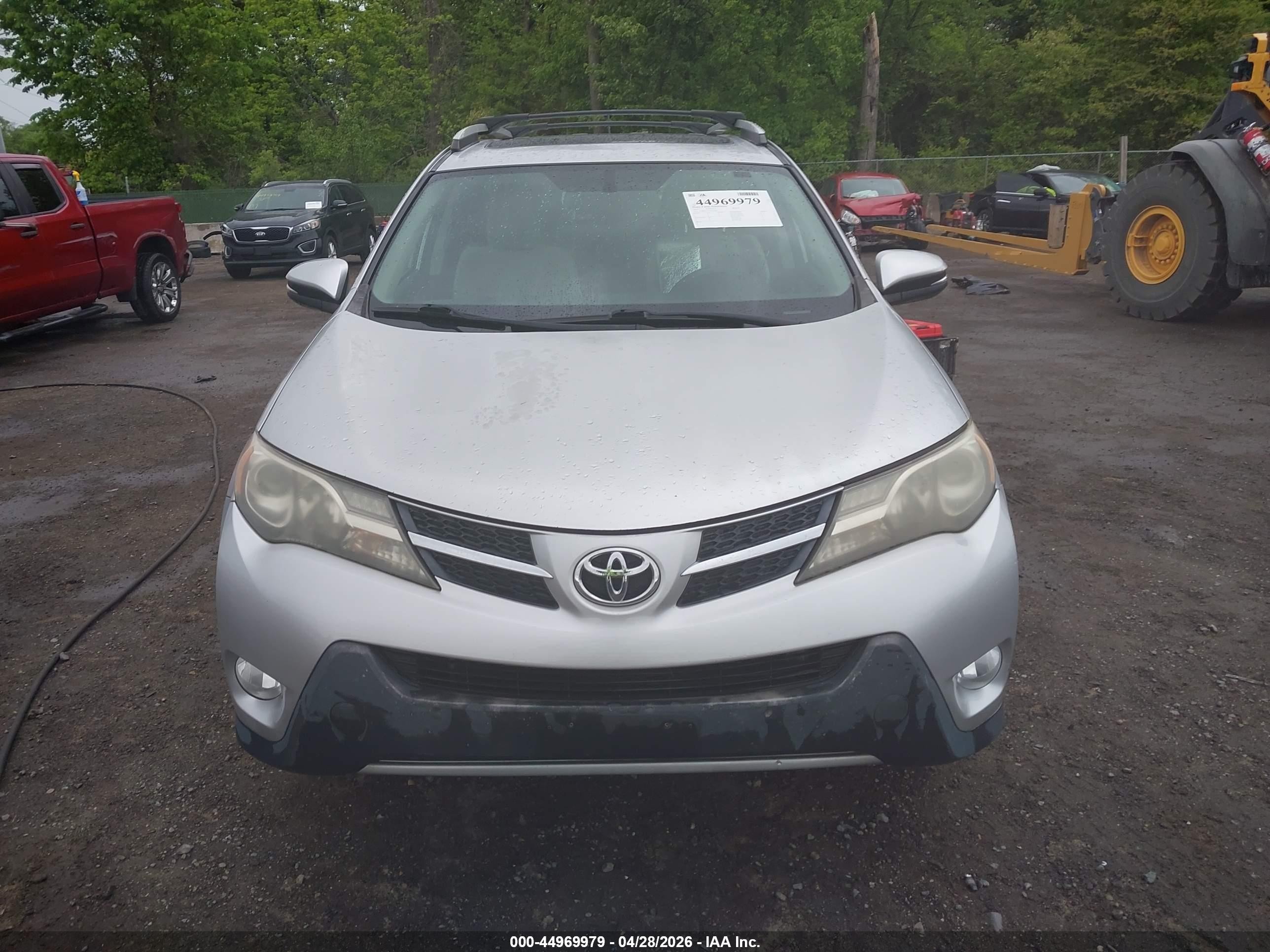 2015 Toyota Rav4 Xle Серебряный vin: 2T3RFREV3FW231607