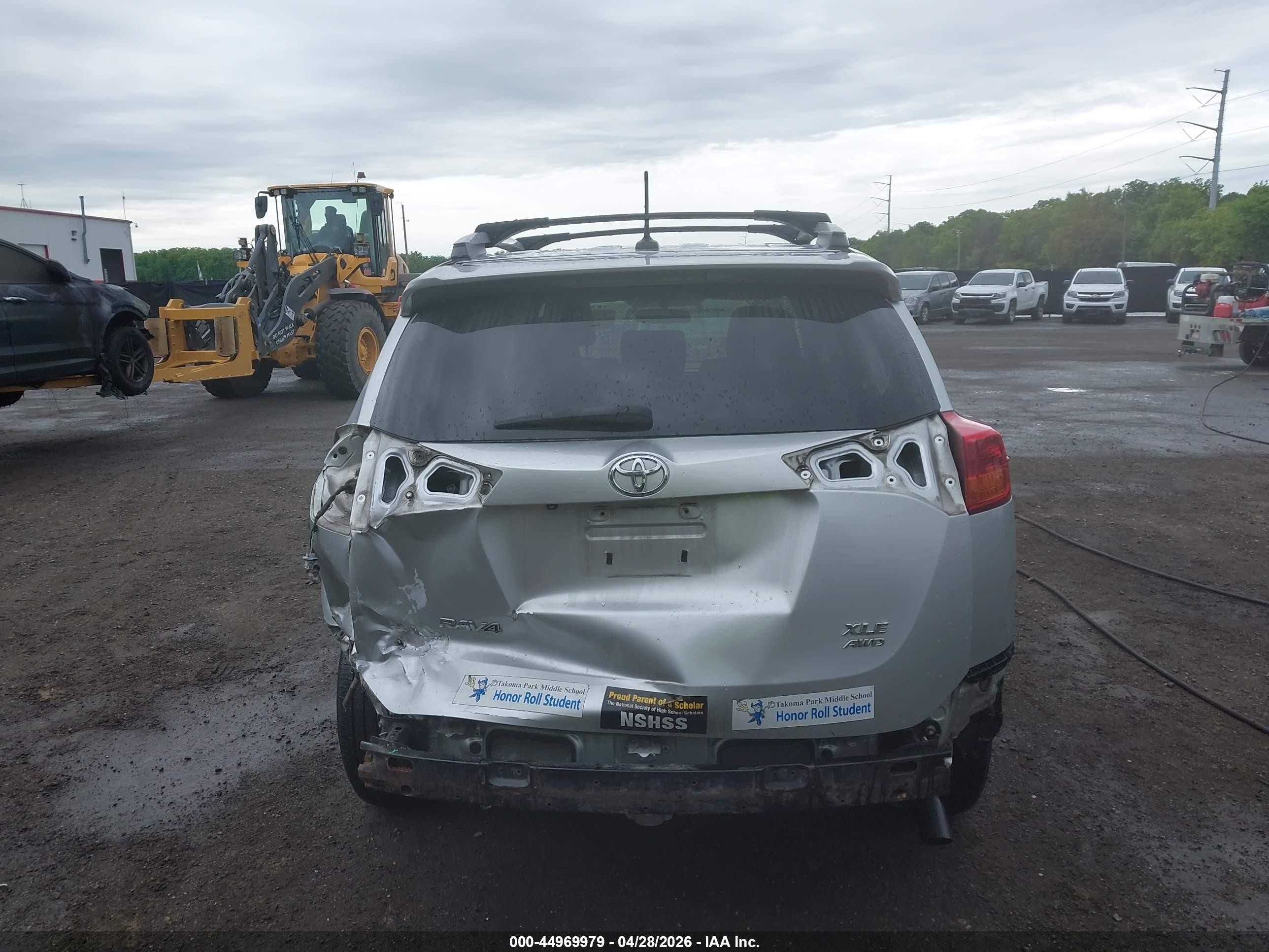 2015 Toyota Rav4 Xle Серебряный vin: 2T3RFREV3FW231607