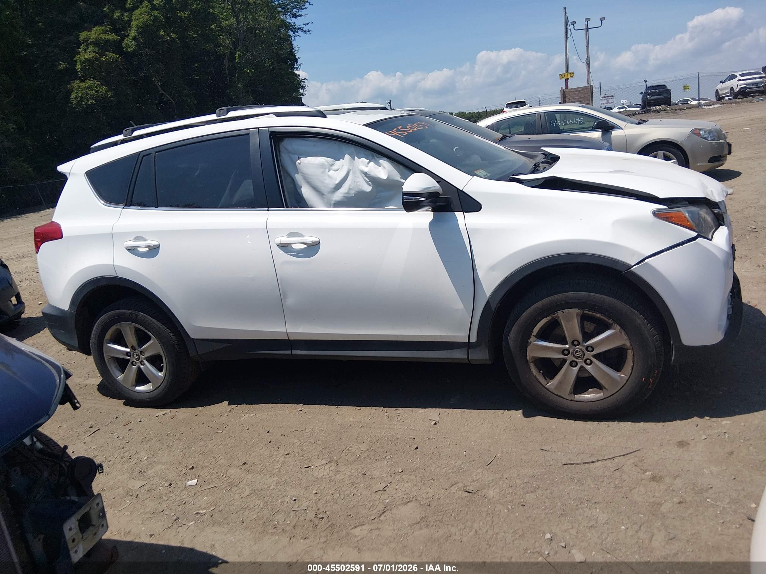 2015 Toyota Rav4 Xle White vin: 2T3RFREV3FW258273