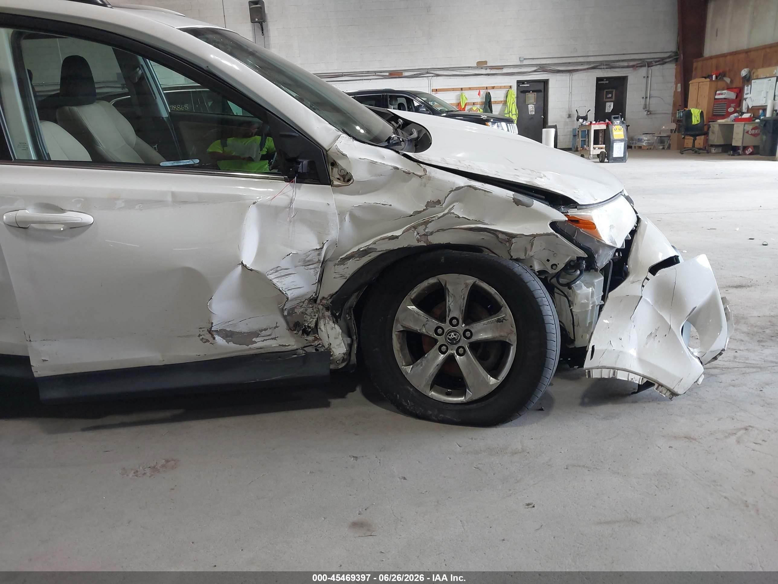 2015 Toyota Rav4 Xle Белый vin: 2T3RFREV3FW268804