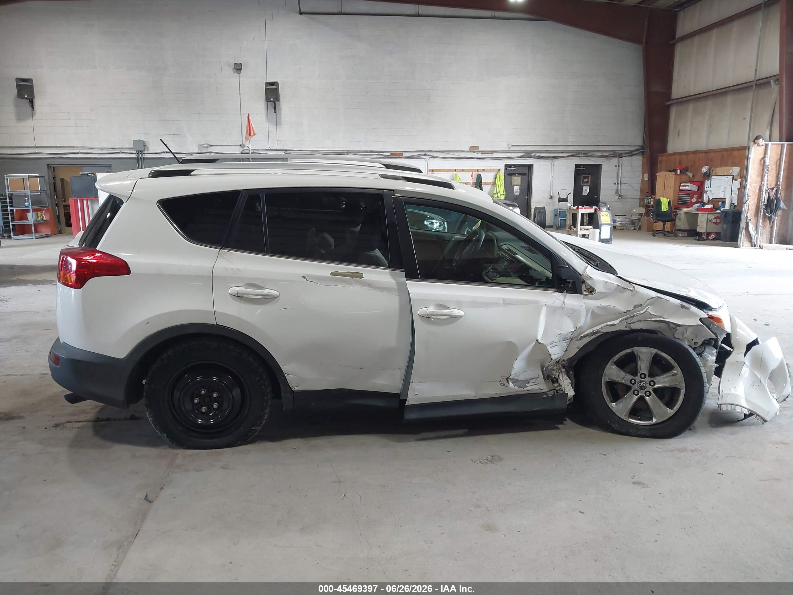 2015 Toyota Rav4 Xle Белый vin: 2T3RFREV3FW268804