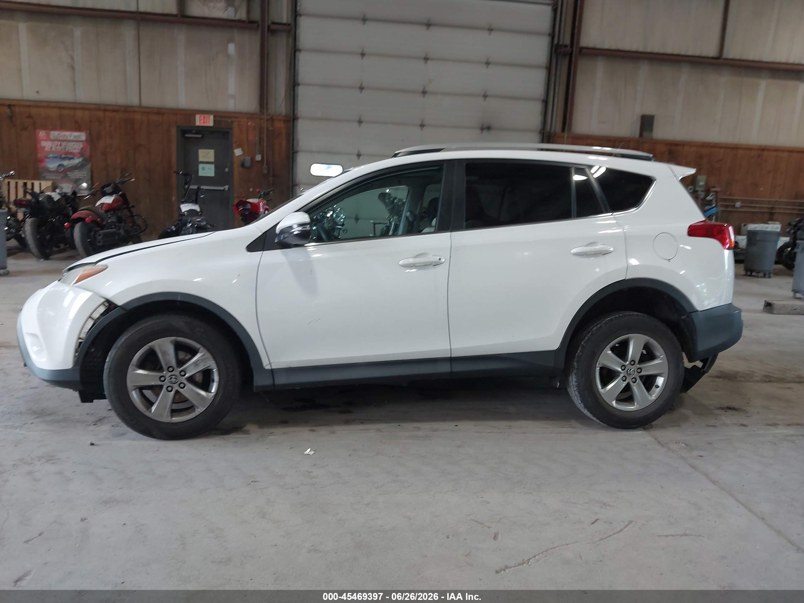 2015 Toyota Rav4 Xle Белый vin: 2T3RFREV3FW268804