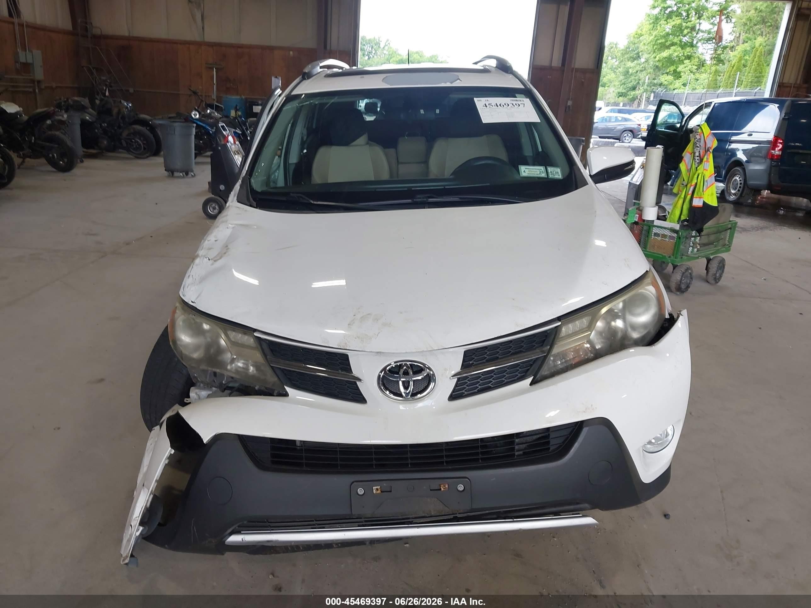 2015 Toyota Rav4 Xle Белый vin: 2T3RFREV3FW268804