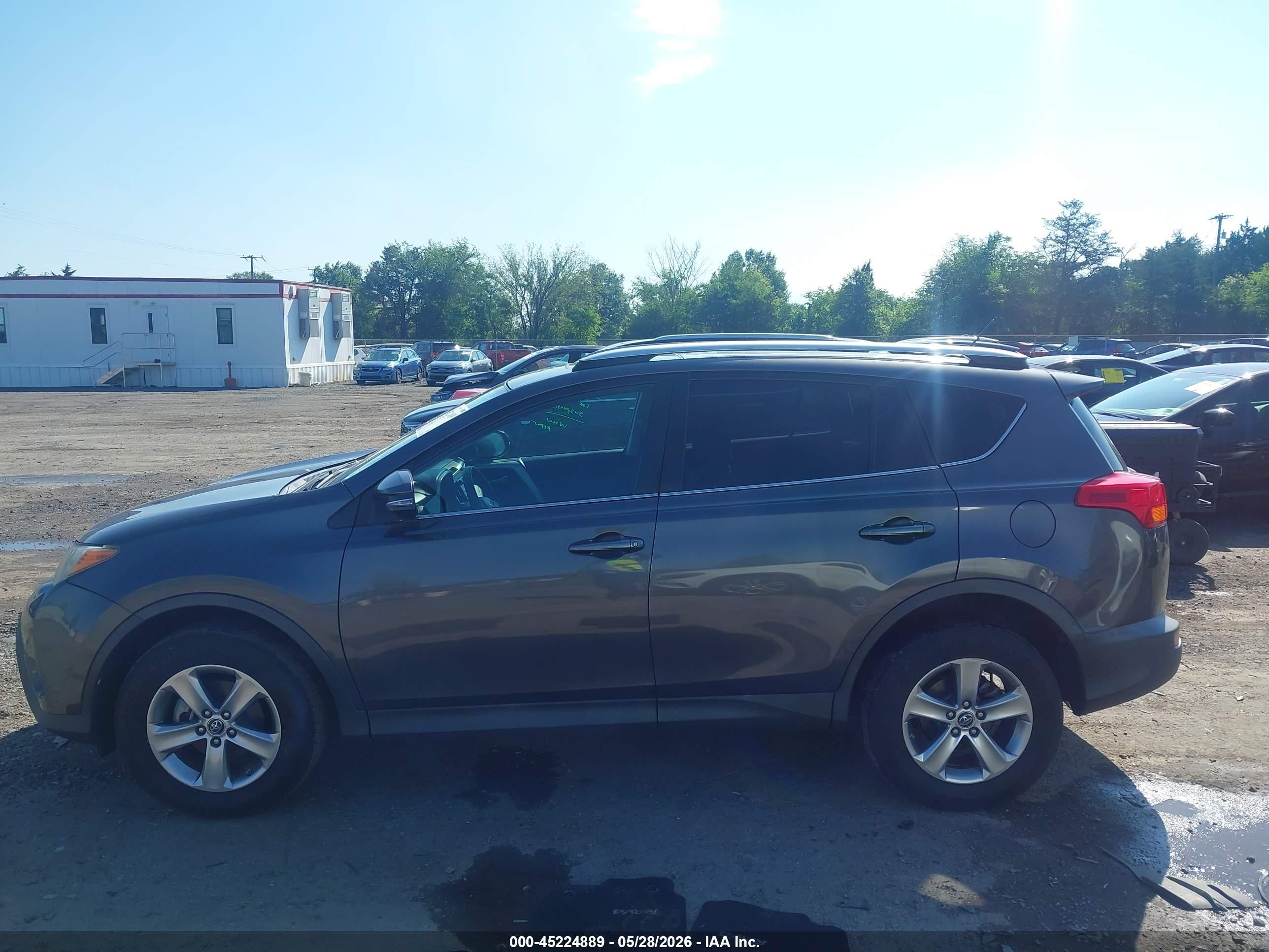 2015 Toyota Rav4 Xle Серый vin: 2T3RFREV3FW302157