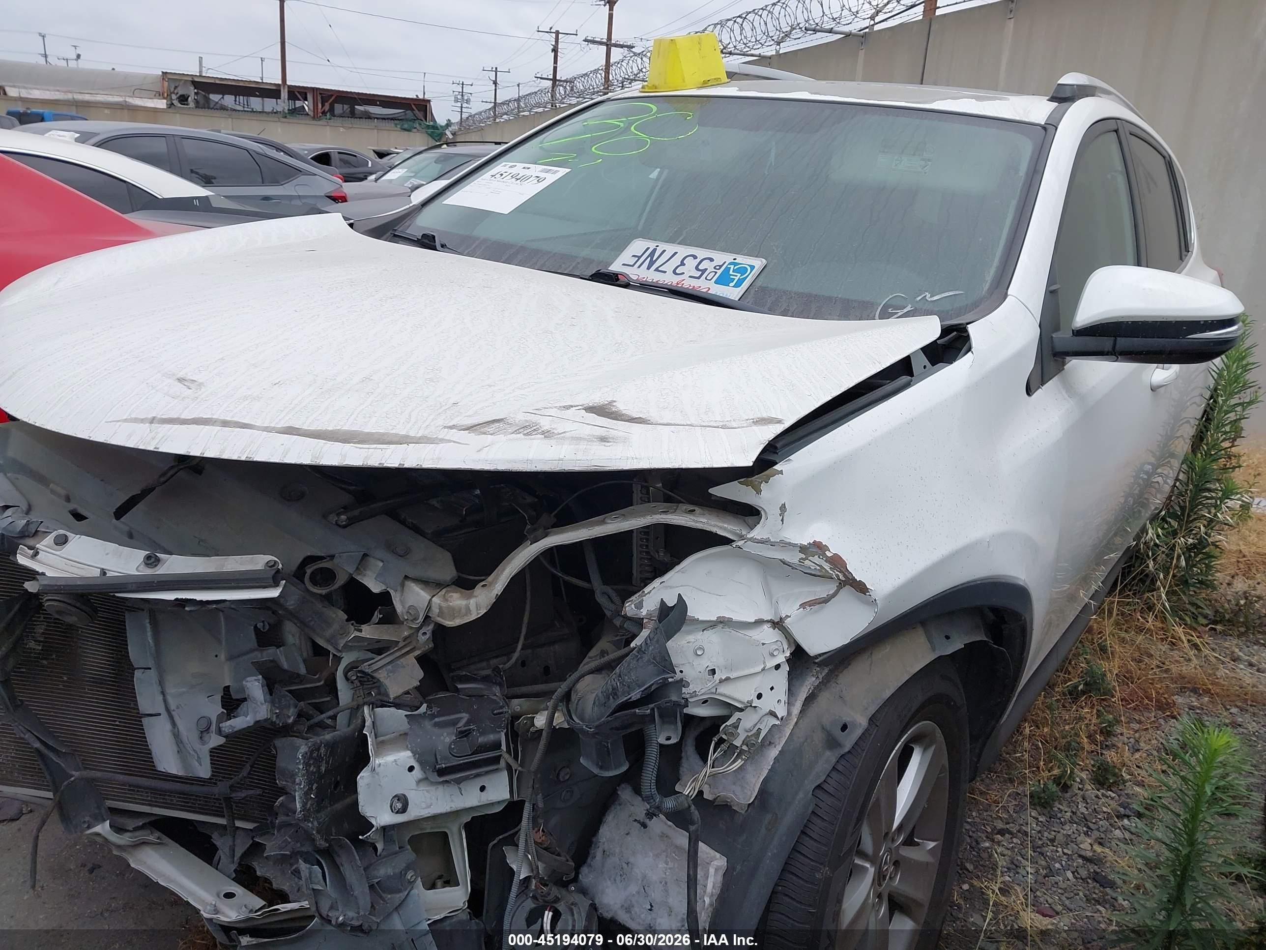 2015 Toyota Rav4 Xle White vin: 2T3RFREV3FW327298