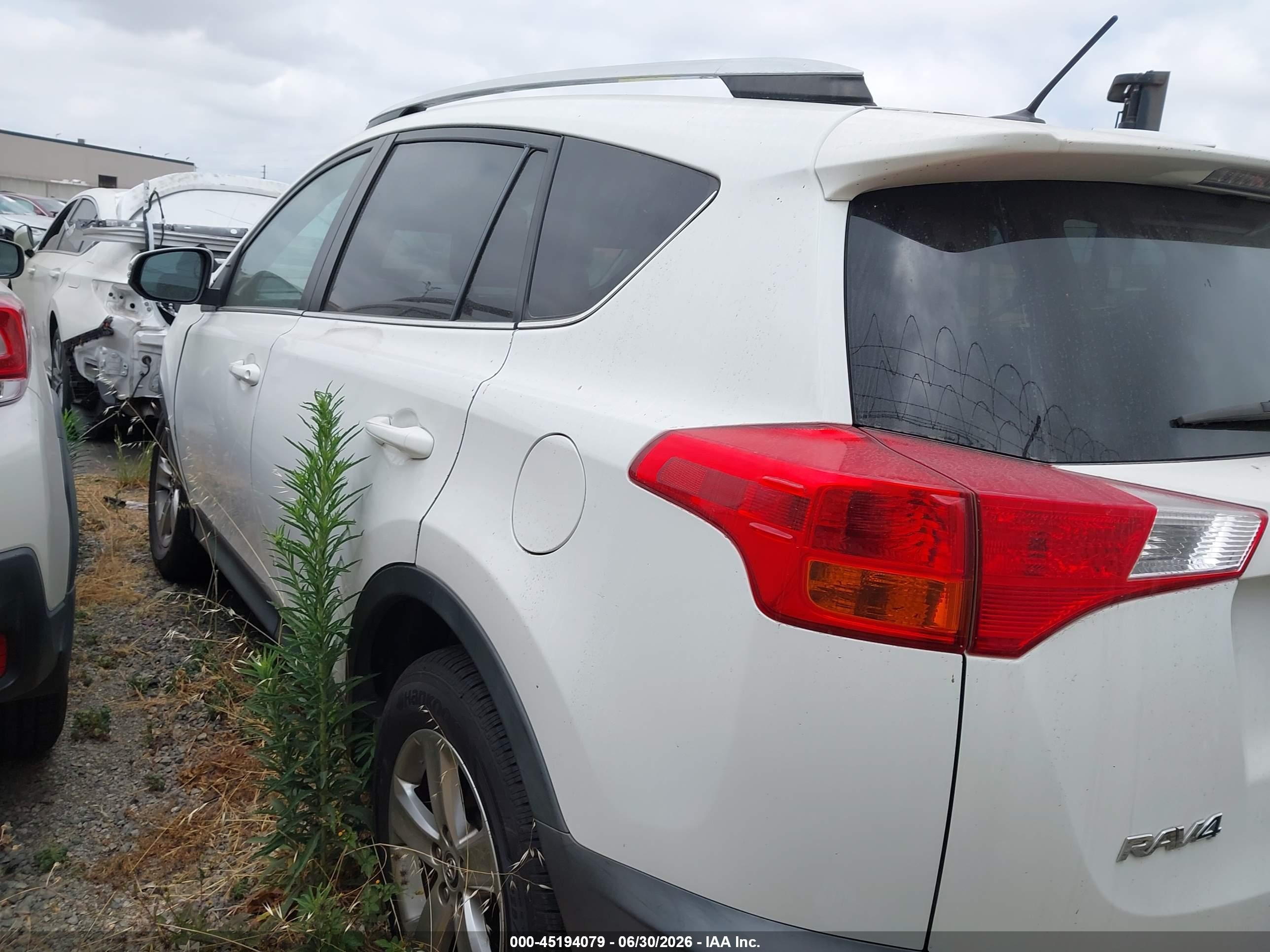 2015 Toyota Rav4 Xle White vin: 2T3RFREV3FW327298