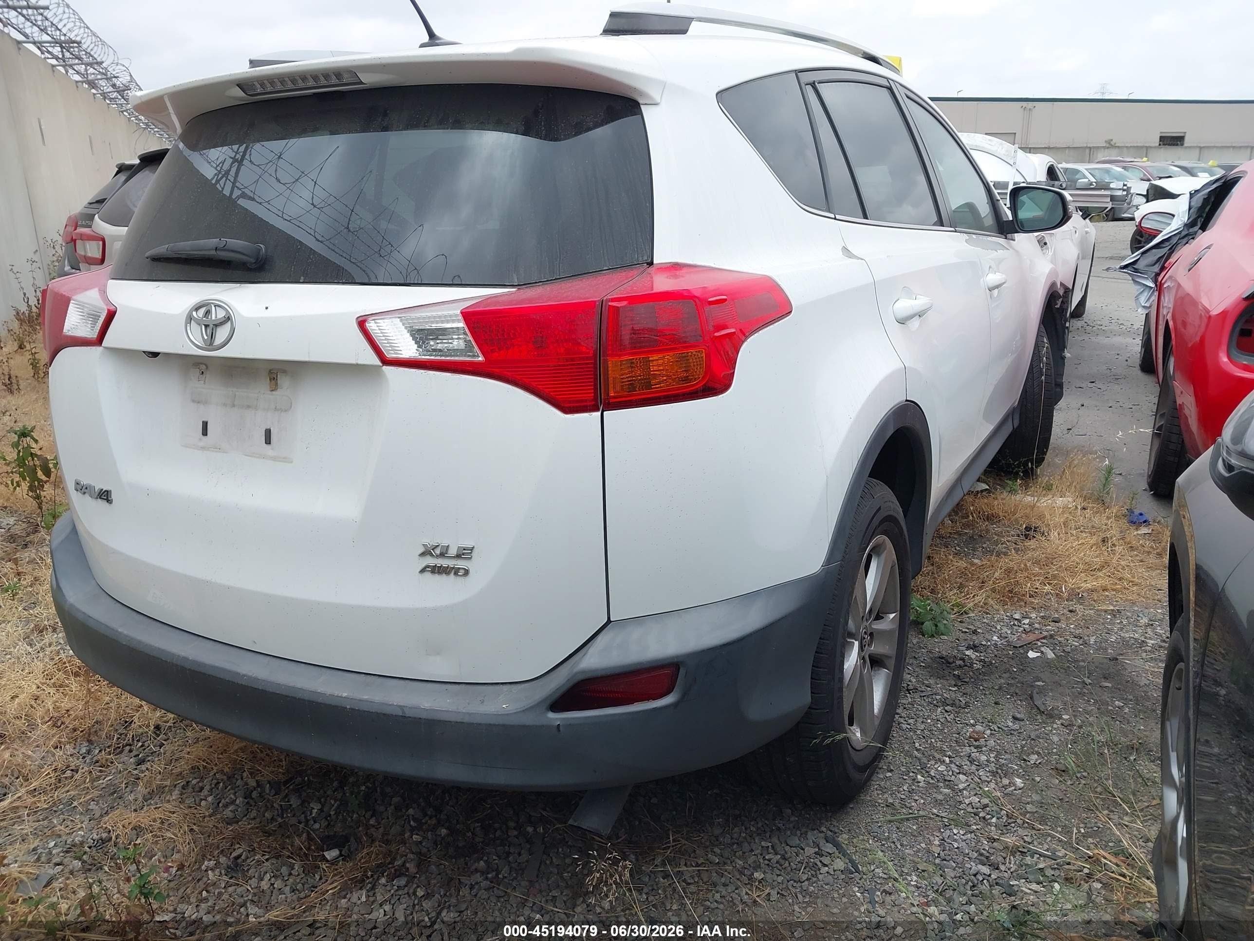 2015 Toyota Rav4 Xle White vin: 2T3RFREV3FW327298