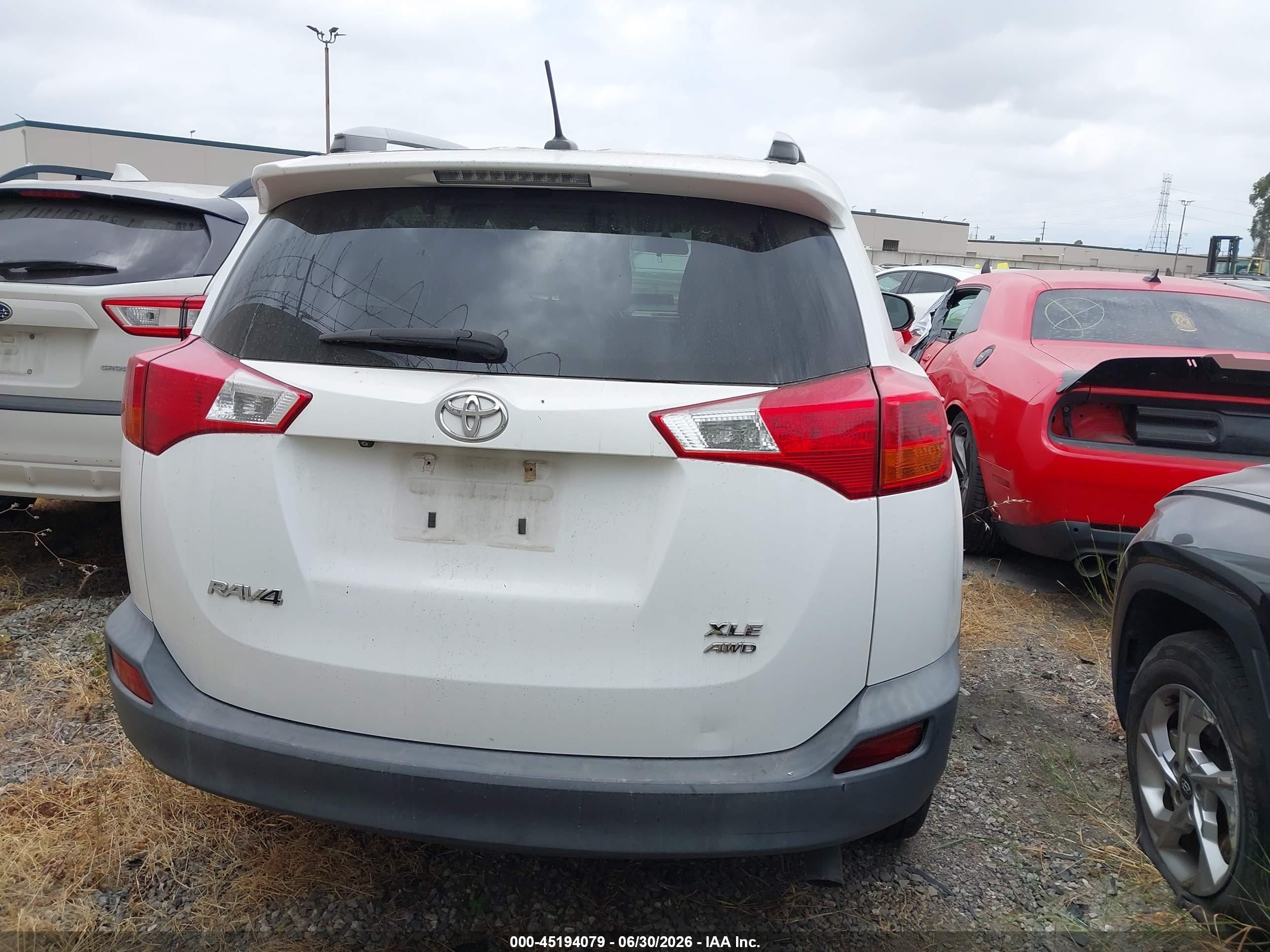 2015 Toyota Rav4 Xle White vin: 2T3RFREV3FW327298