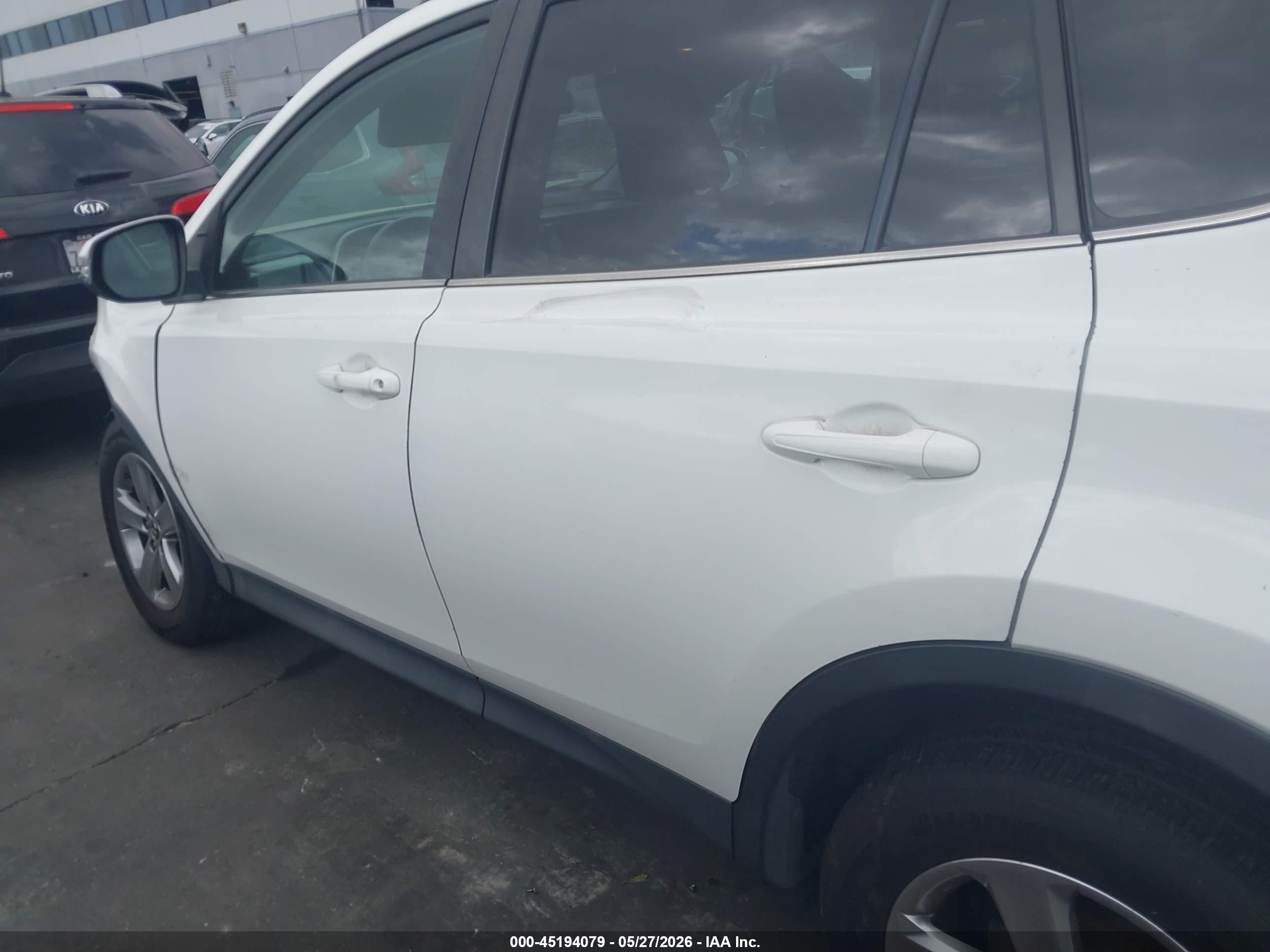2015 Toyota Rav4 Xle White vin: 2T3RFREV3FW327298