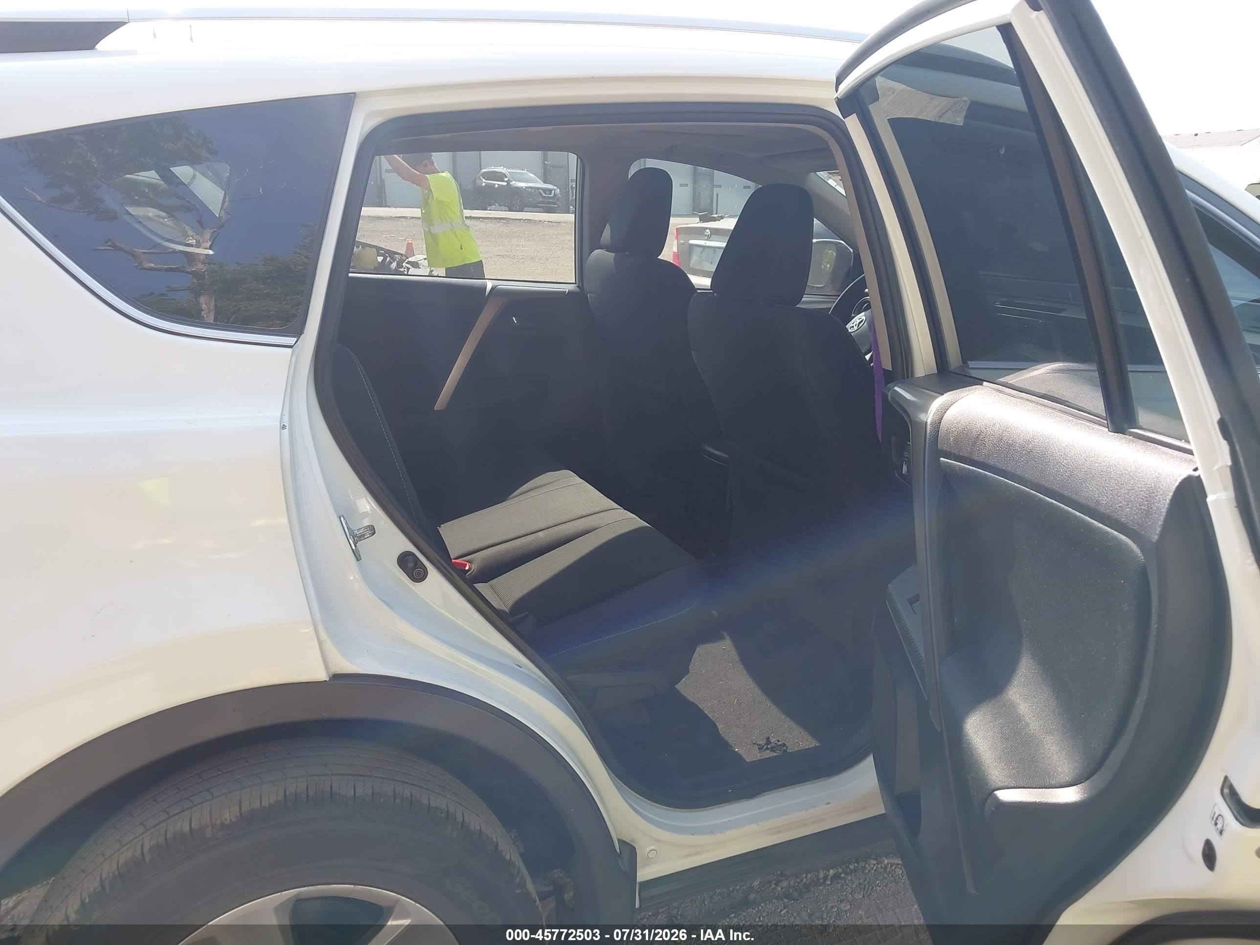 2015 Toyota Rav4 Xle Белый vin: 2T3RFREV3FW354548