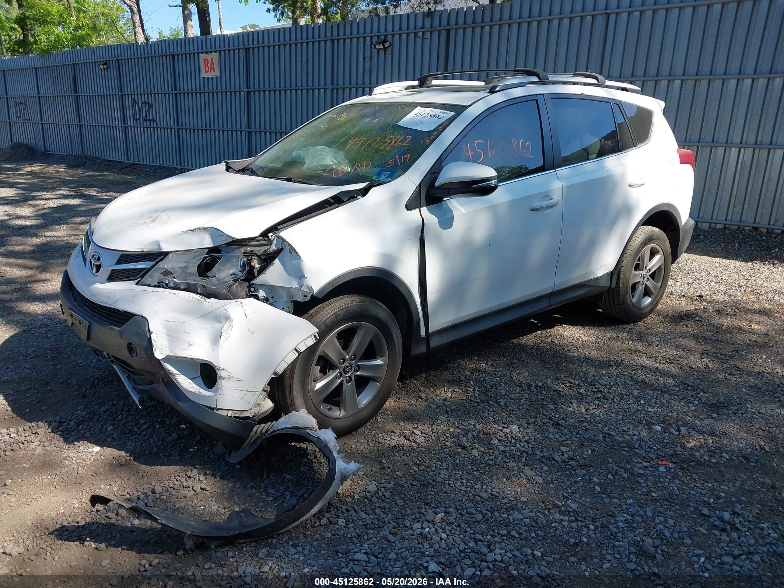 2015 Toyota Rav4 Xle White vin: 2T3RFREV4FW261988