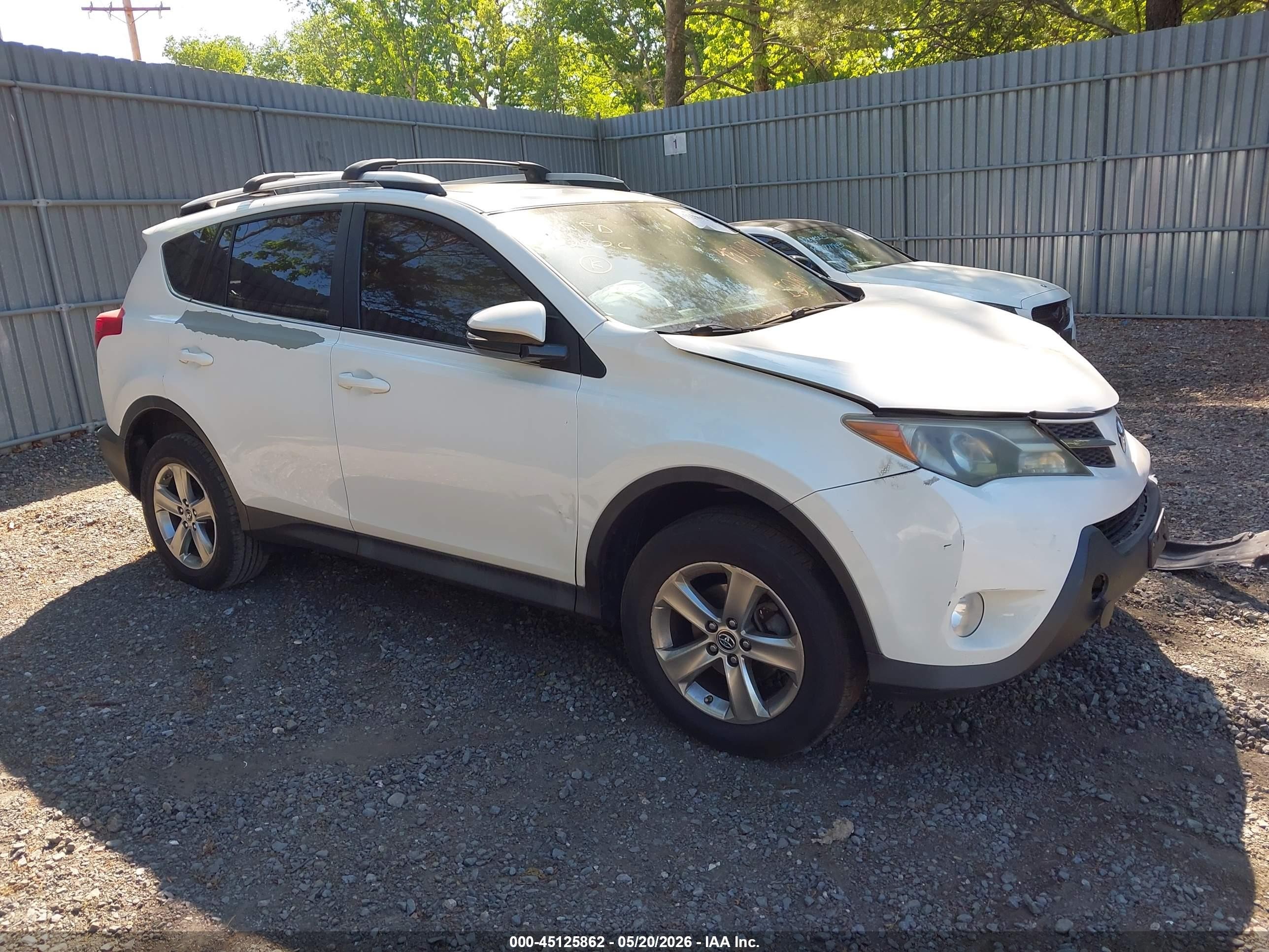 2015 Toyota Rav4 Xle White vin: 2T3RFREV4FW261988