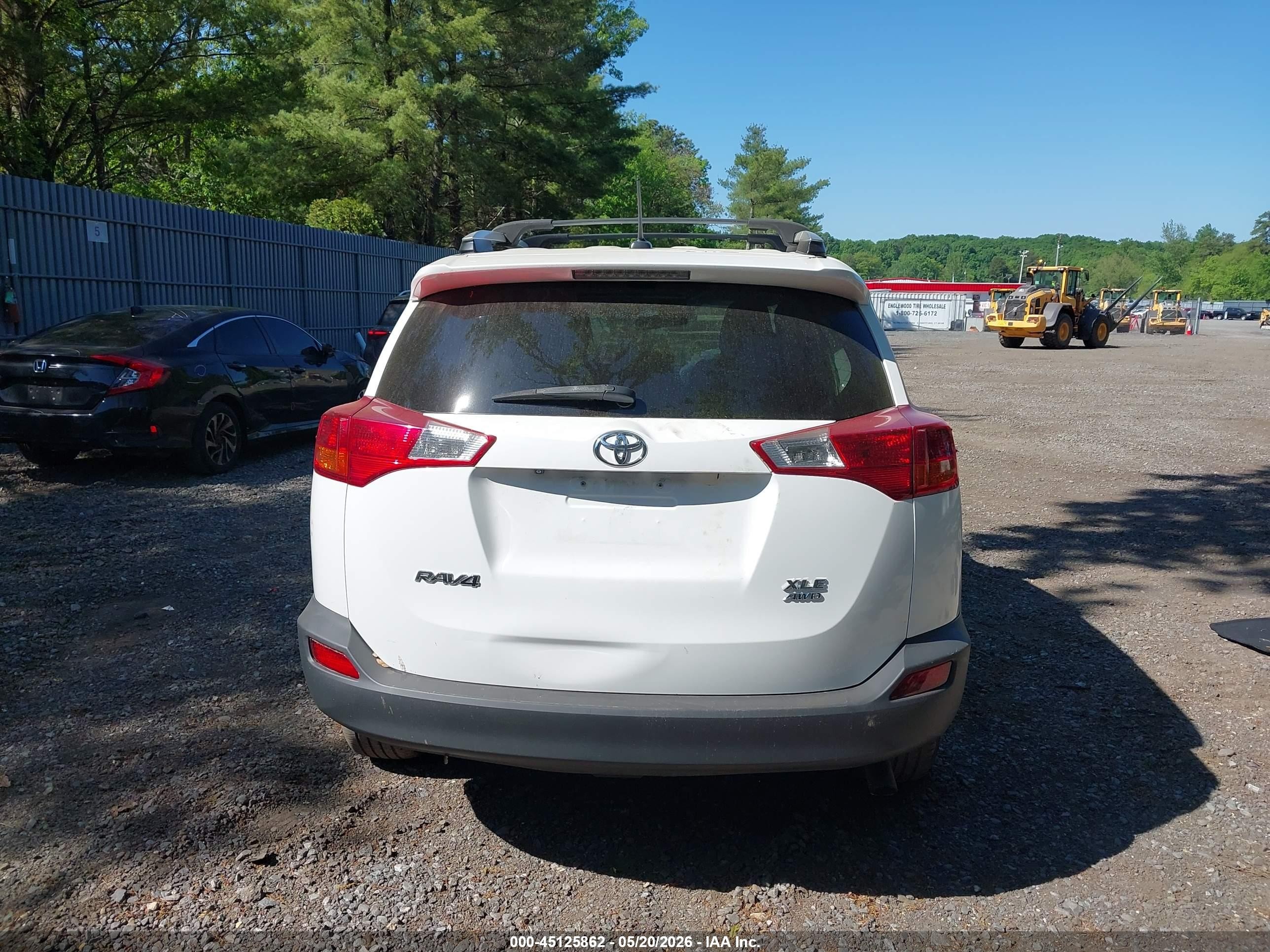 2015 Toyota Rav4 Xle White vin: 2T3RFREV4FW261988