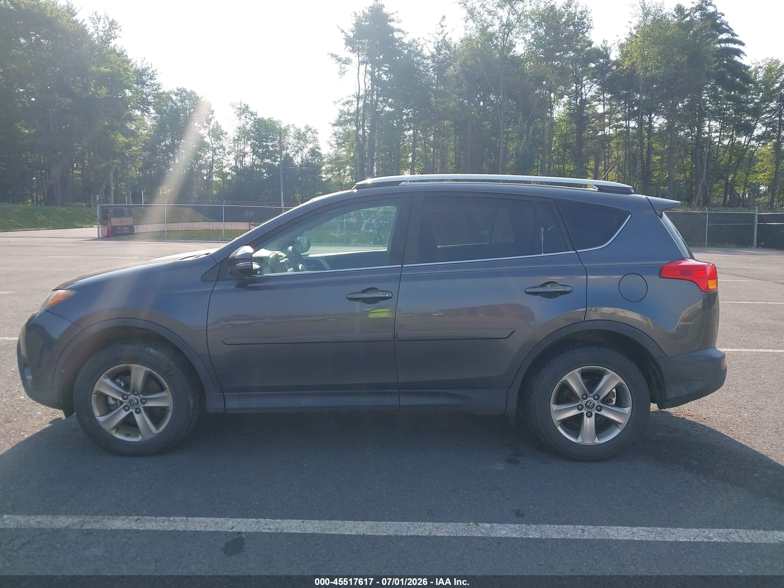 2015 Toyota Rav4 Xle Серый vin: 2T3RFREV4FW270108