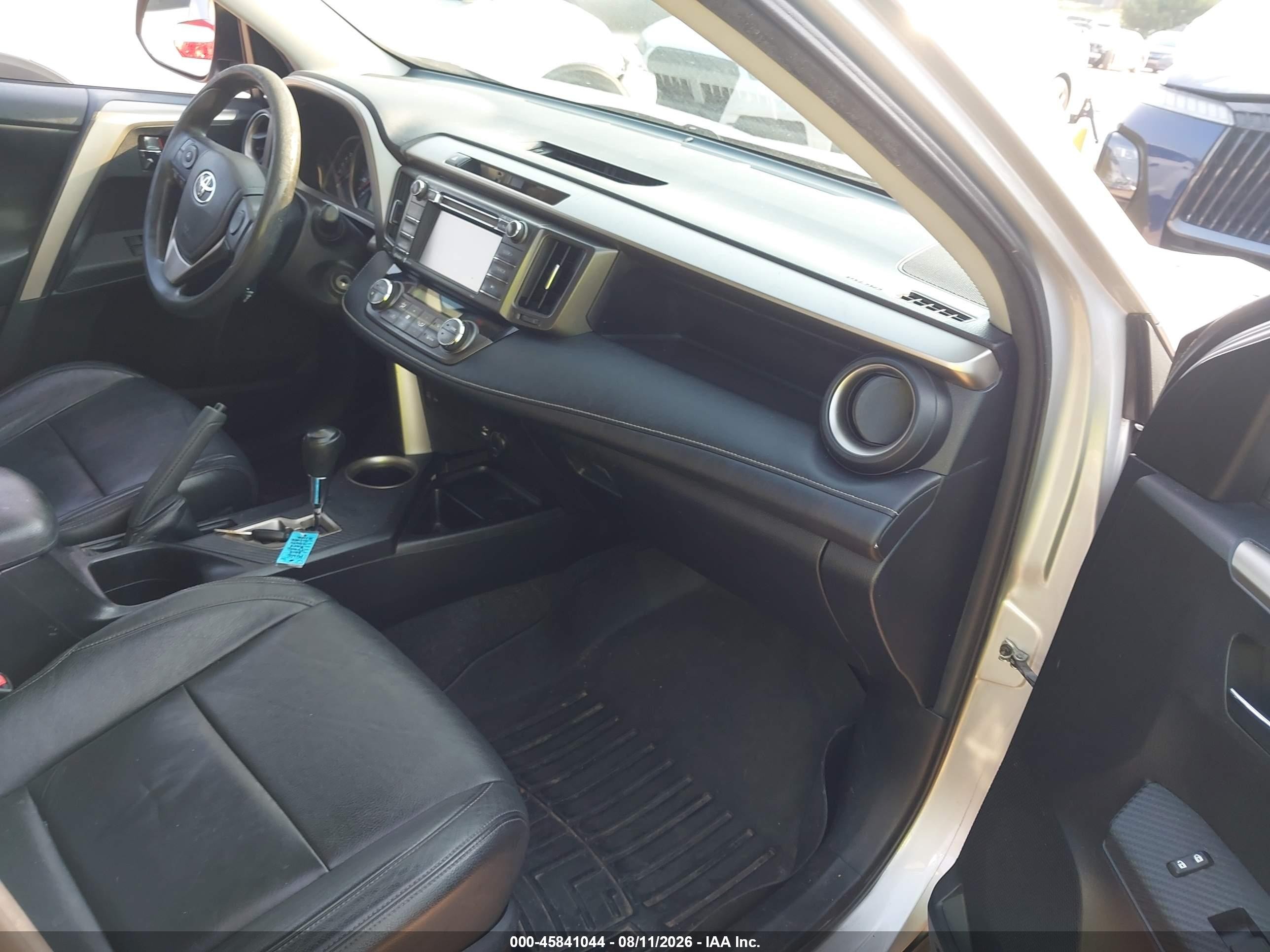 2015 Toyota Rav4 Xle Серебряный vin: 2T3RFREV4FW343283