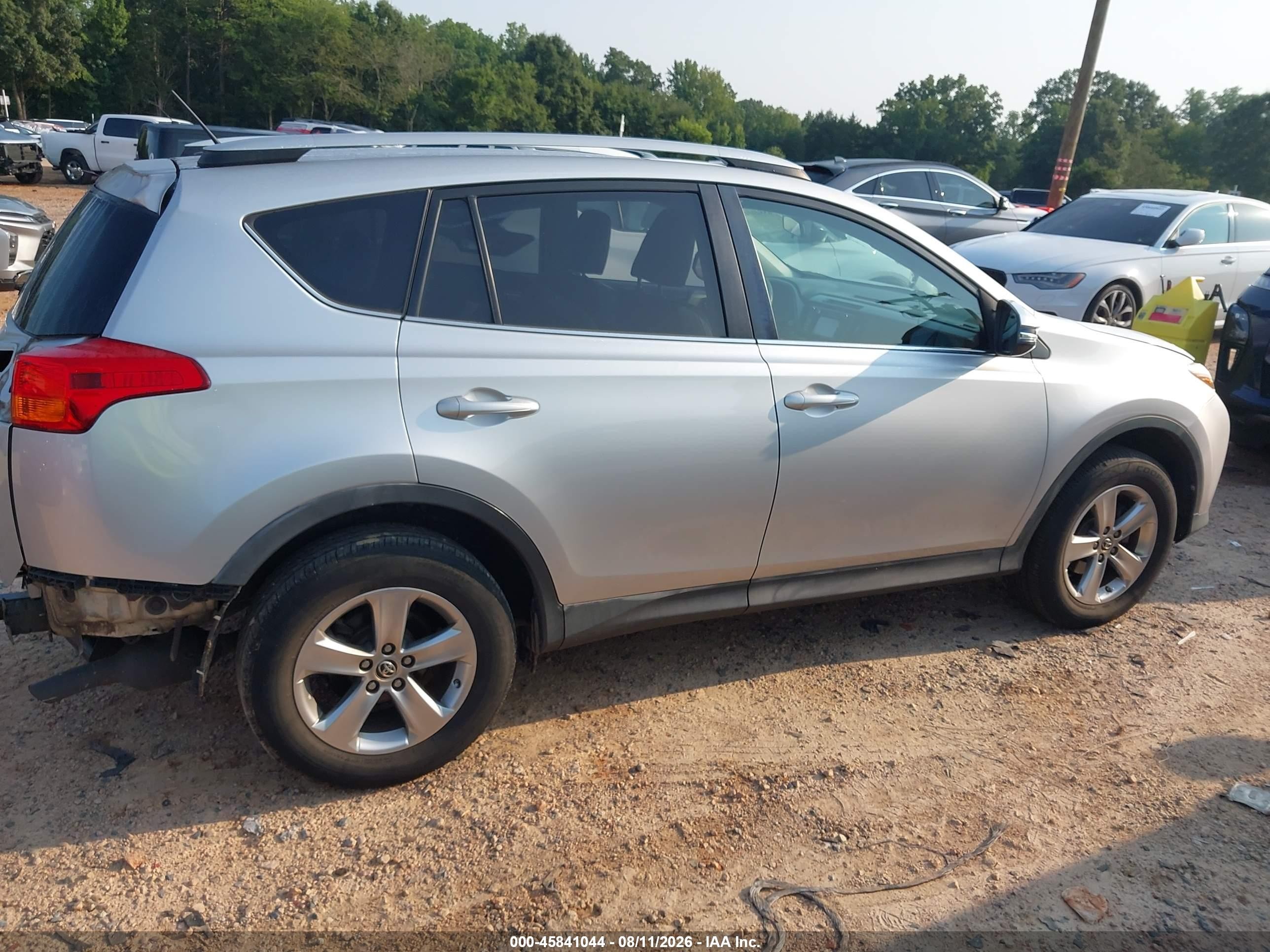 2015 Toyota Rav4 Xle Серебряный vin: 2T3RFREV4FW343283