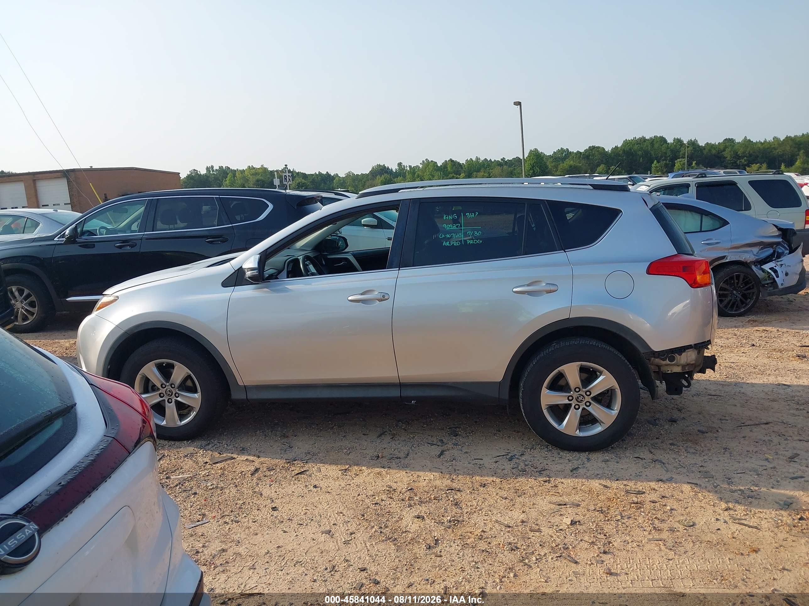 2015 Toyota Rav4 Xle Серебряный vin: 2T3RFREV4FW343283