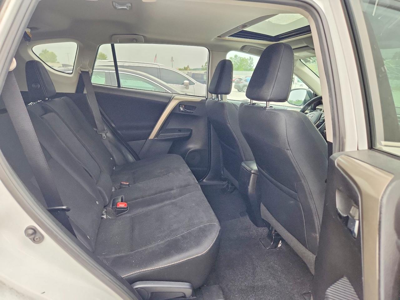 2015 Toyota Rav4 Xle White vin: 2T3RFREV4FW403790