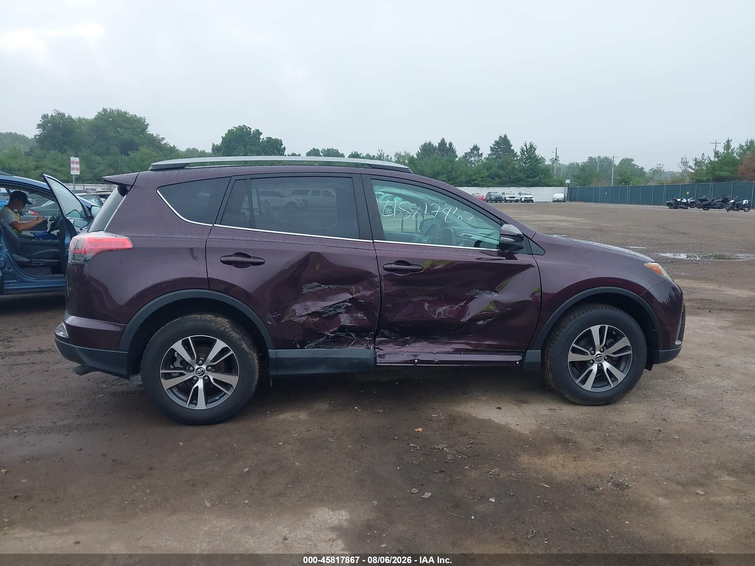 2017 Toyota Rav4 Xle Бордовый vin: 2T3RFREV4HW589592