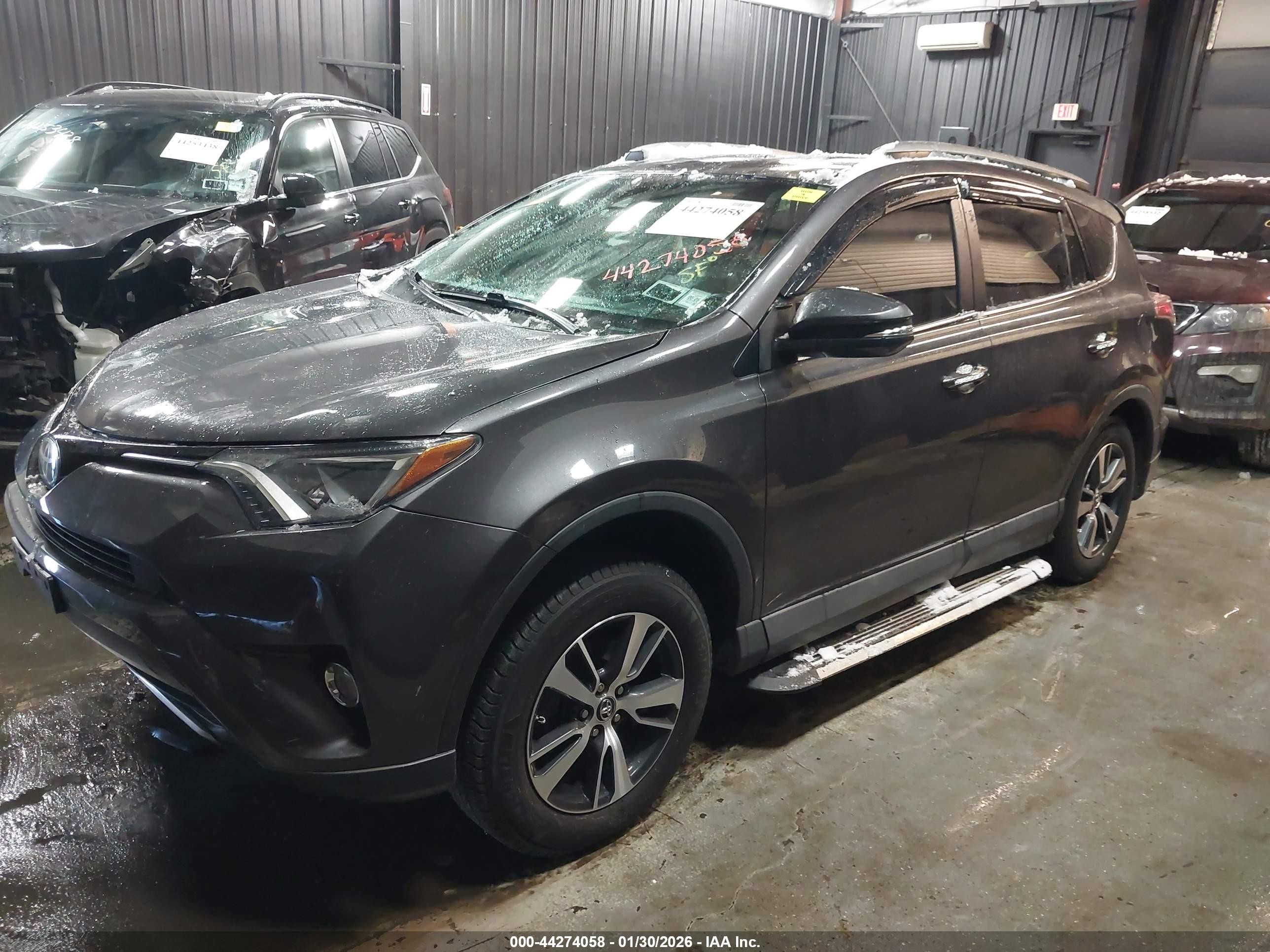 2018 Toyota Rav4 Xle Gray vin: 2T3RFREV4JW754496