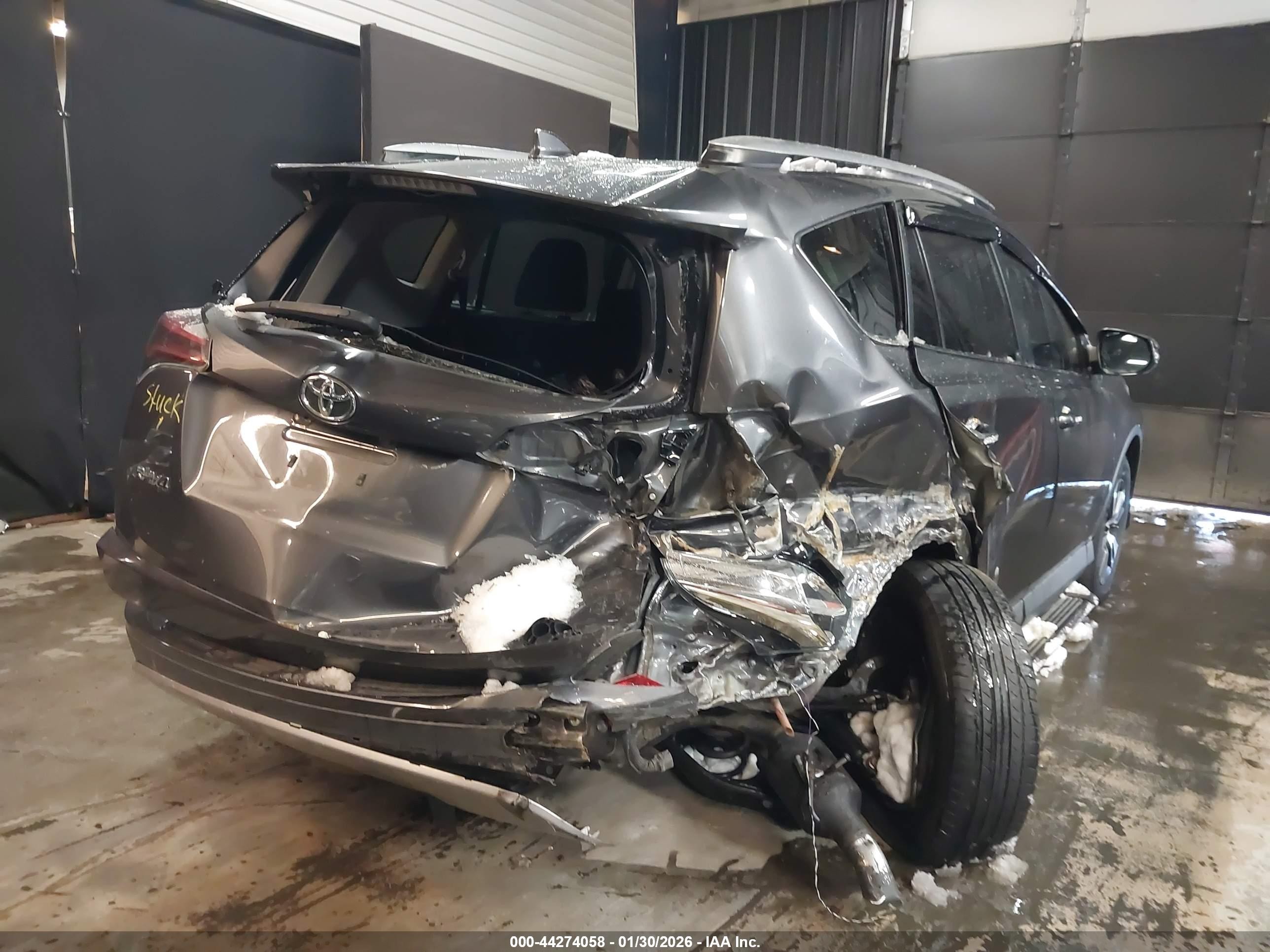 2018 Toyota Rav4 Xle Gray vin: 2T3RFREV4JW754496