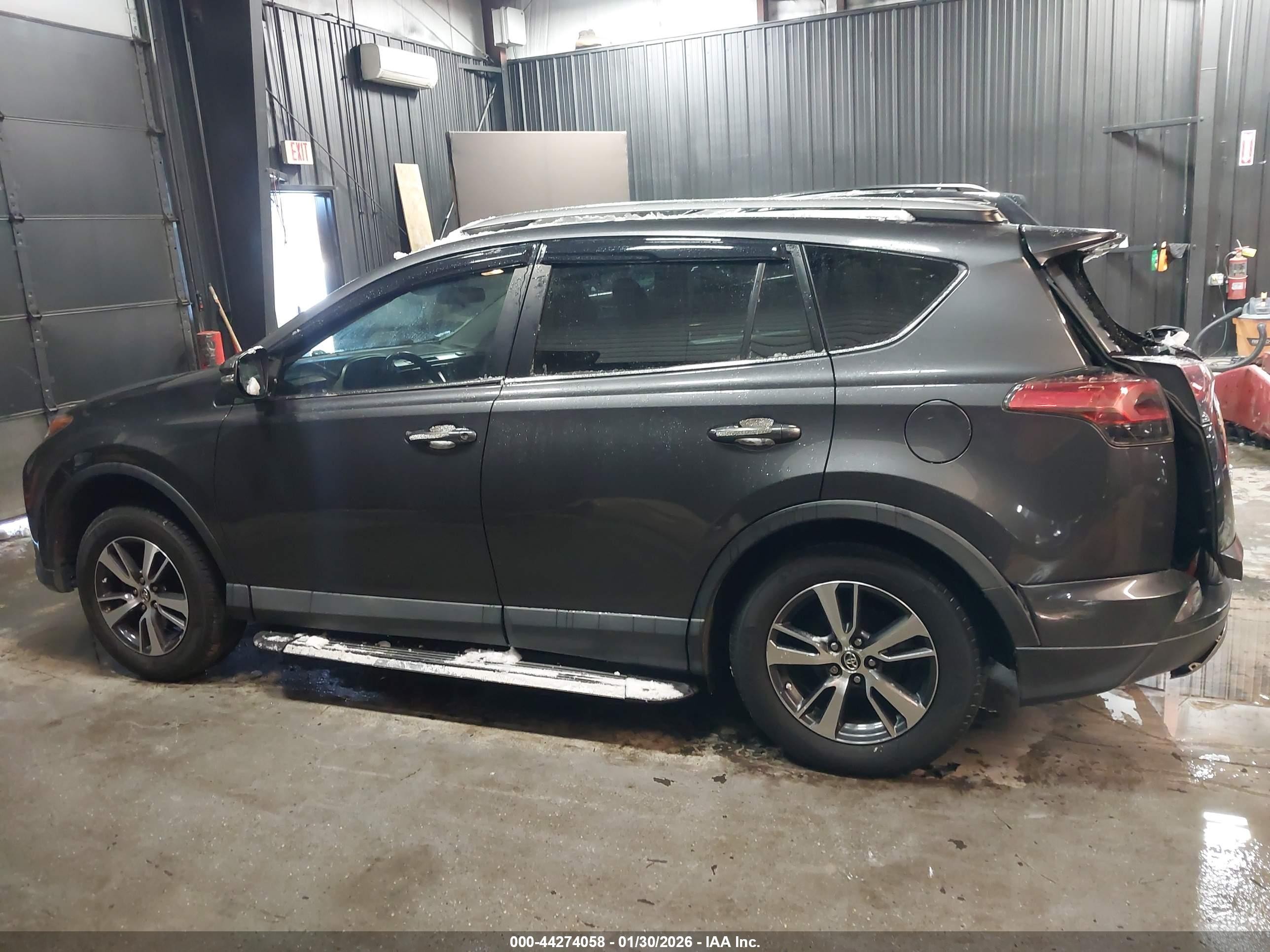 2018 Toyota Rav4 Xle Gray vin: 2T3RFREV4JW754496