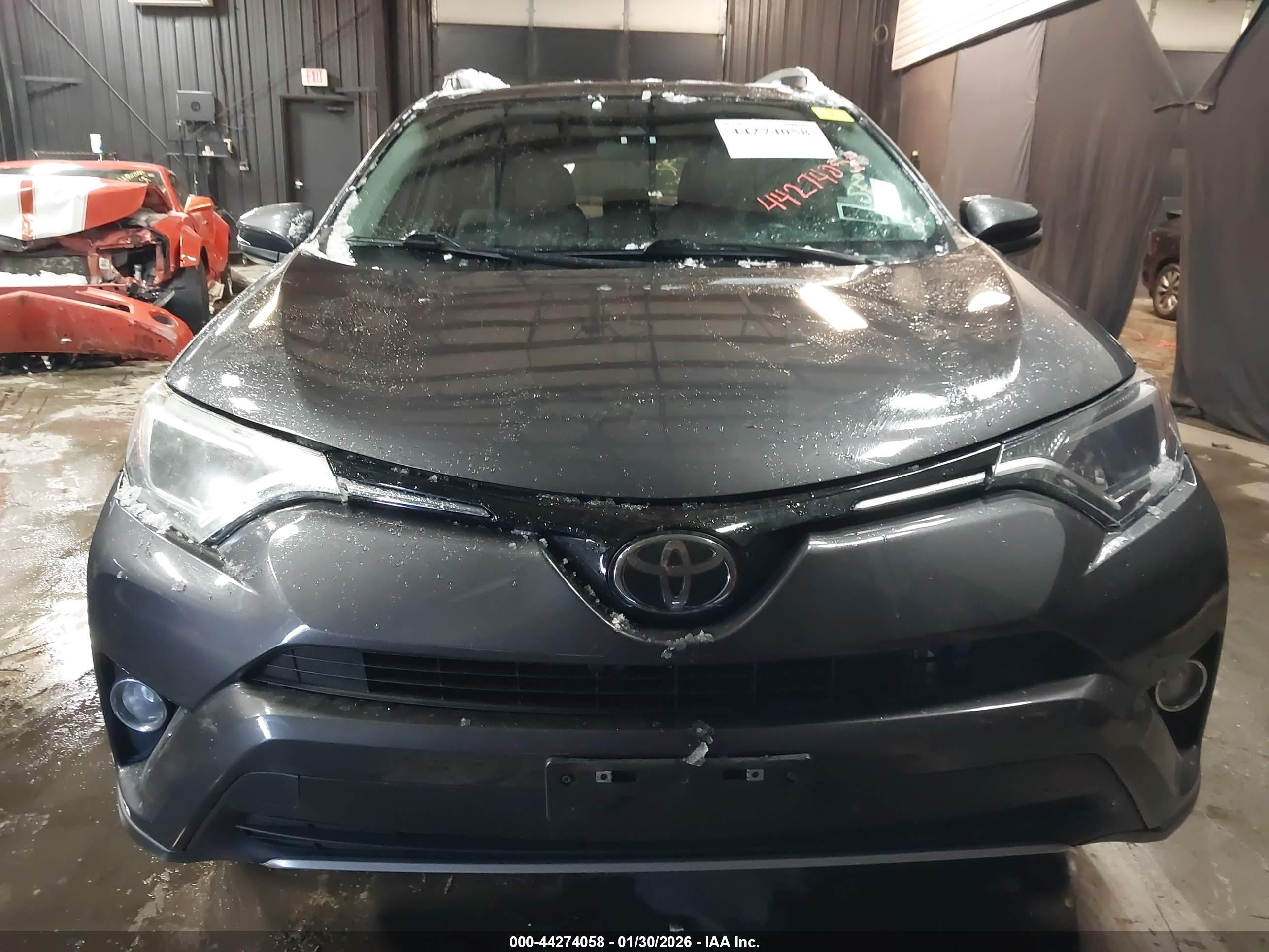 2018 Toyota Rav4 Xle Gray vin: 2T3RFREV4JW754496