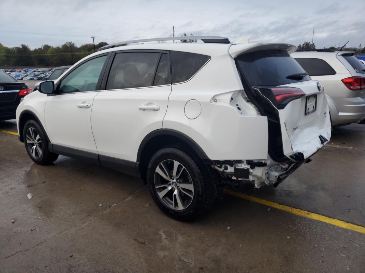 2018 Toyota Rav4 Xle White vin: 2T3RFREV4JW846367