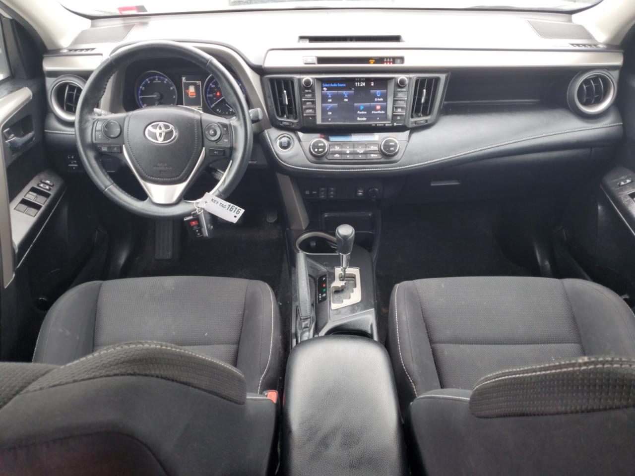 2018 Toyota Rav4 Xle White vin: 2T3RFREV4JW846367