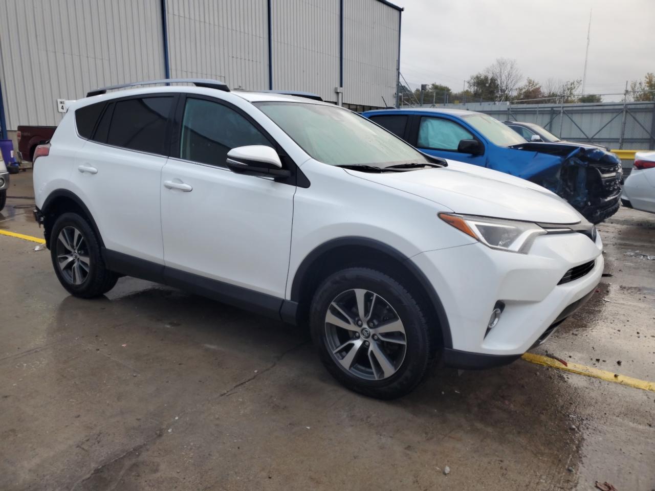 2018 Toyota Rav4 Xle White vin: 2T3RFREV4JW846367