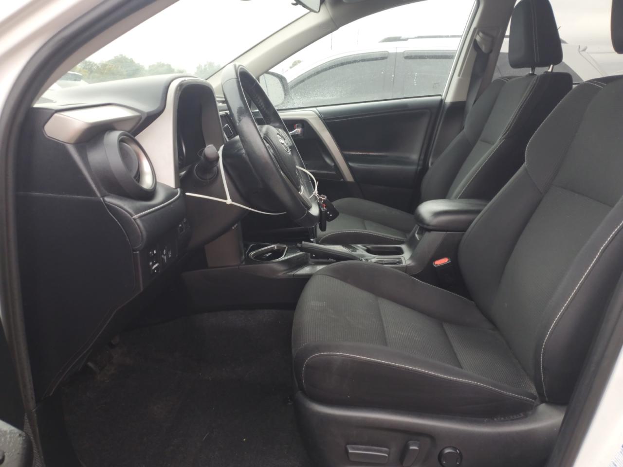 2018 Toyota Rav4 Xle White vin: 2T3RFREV4JW846367