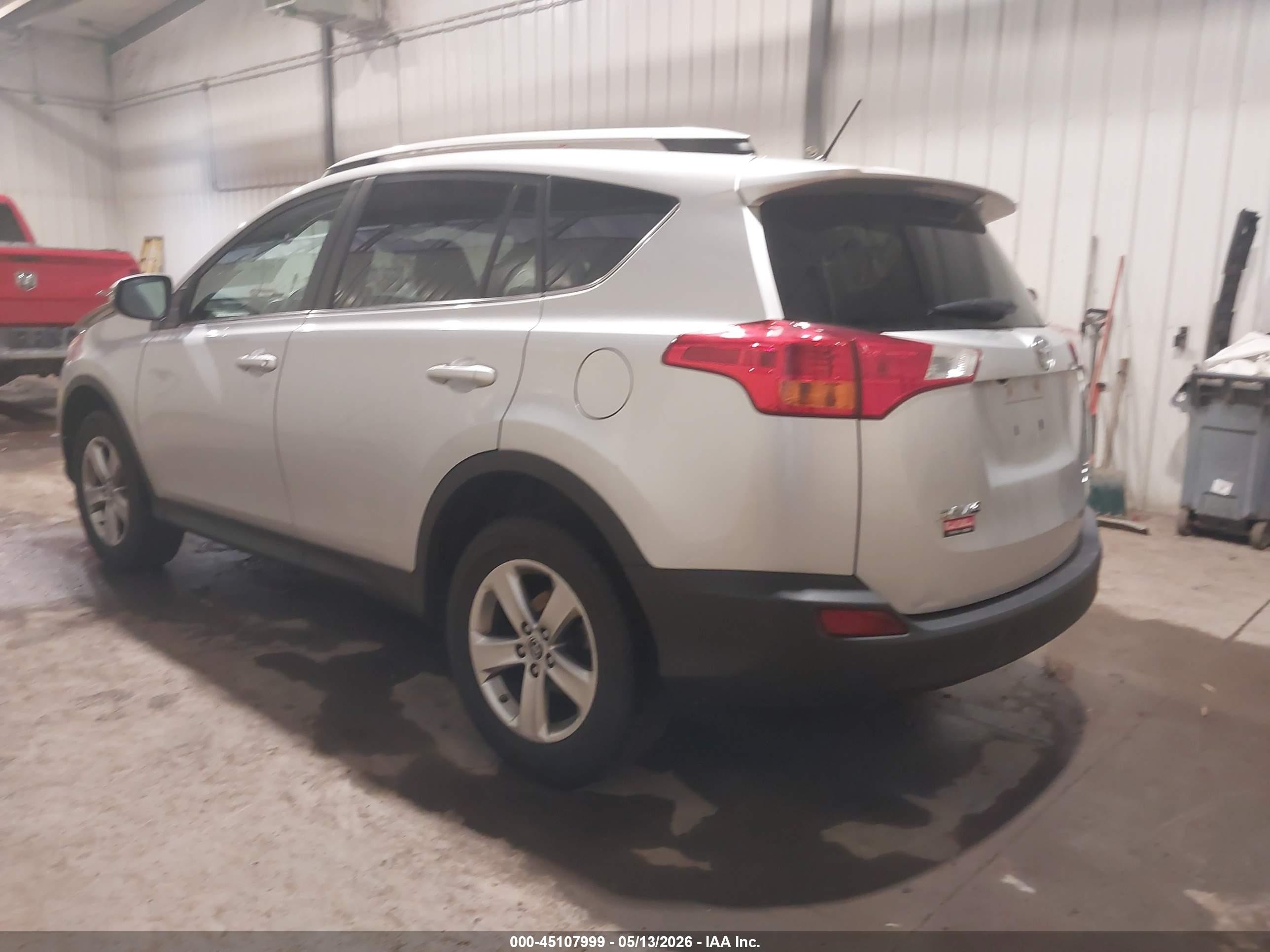 2015 Toyota Rav4 Xle Silver vin: 2T3RFREV5FW238882