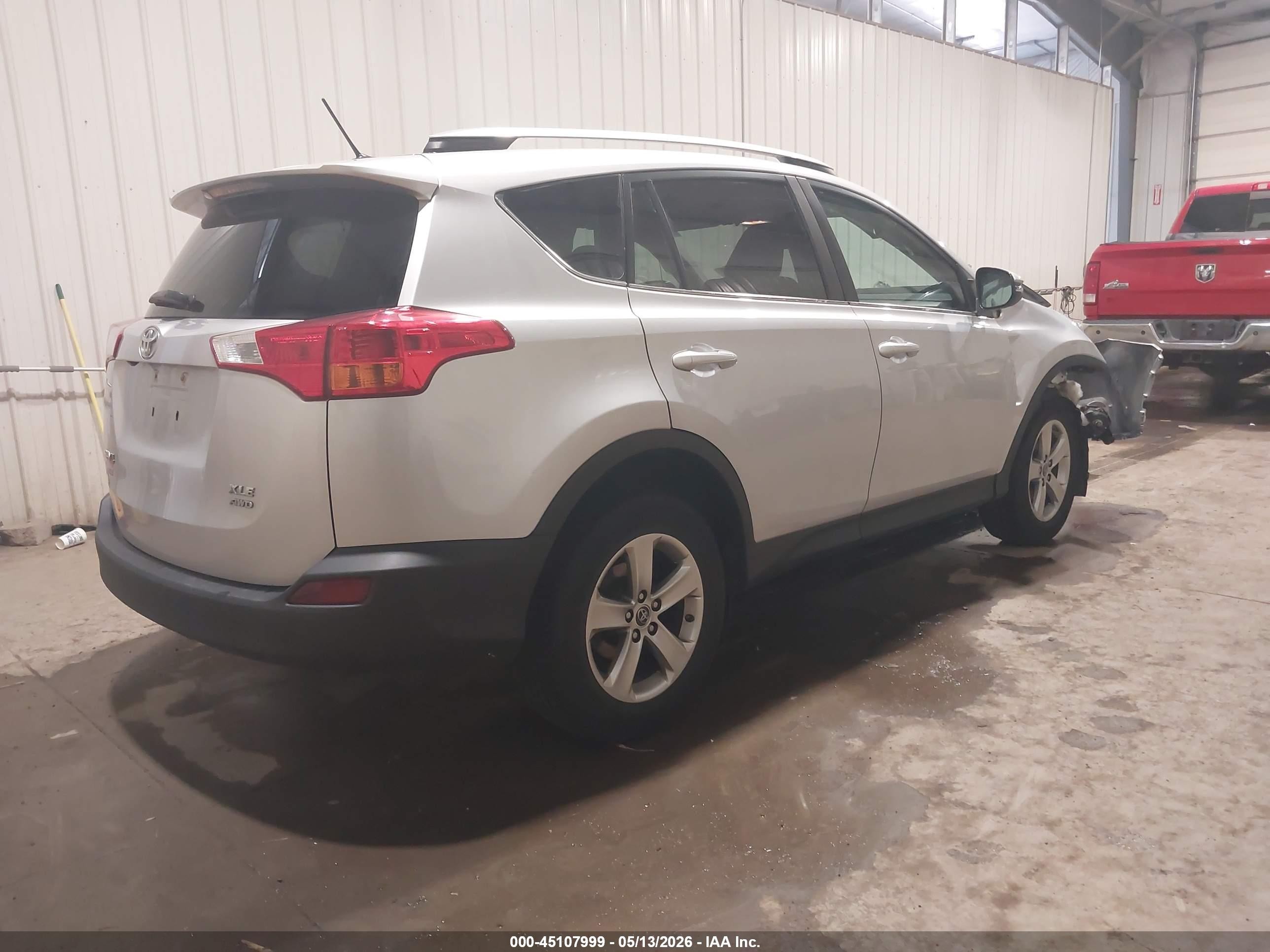 2015 Toyota Rav4 Xle Silver vin: 2T3RFREV5FW238882