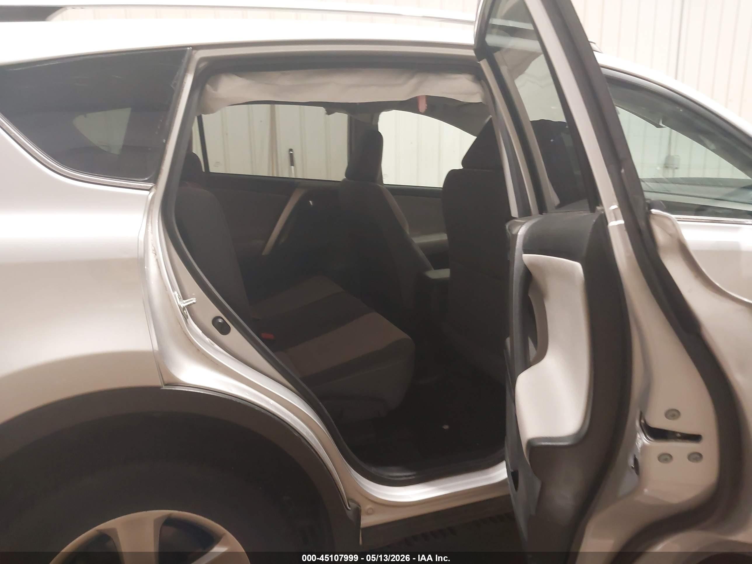 2015 Toyota Rav4 Xle Silver vin: 2T3RFREV5FW238882