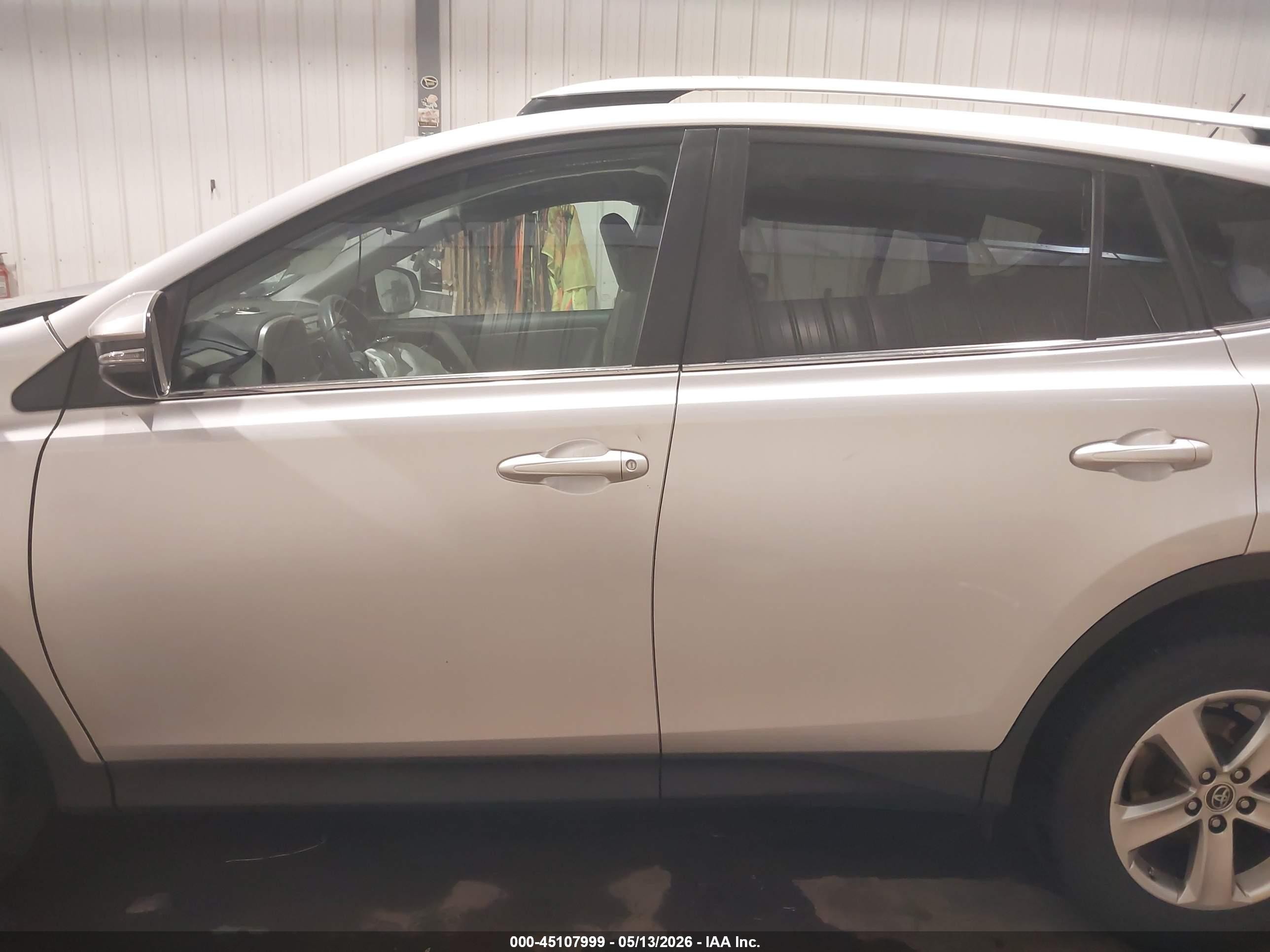 2015 Toyota Rav4 Xle Silver vin: 2T3RFREV5FW238882