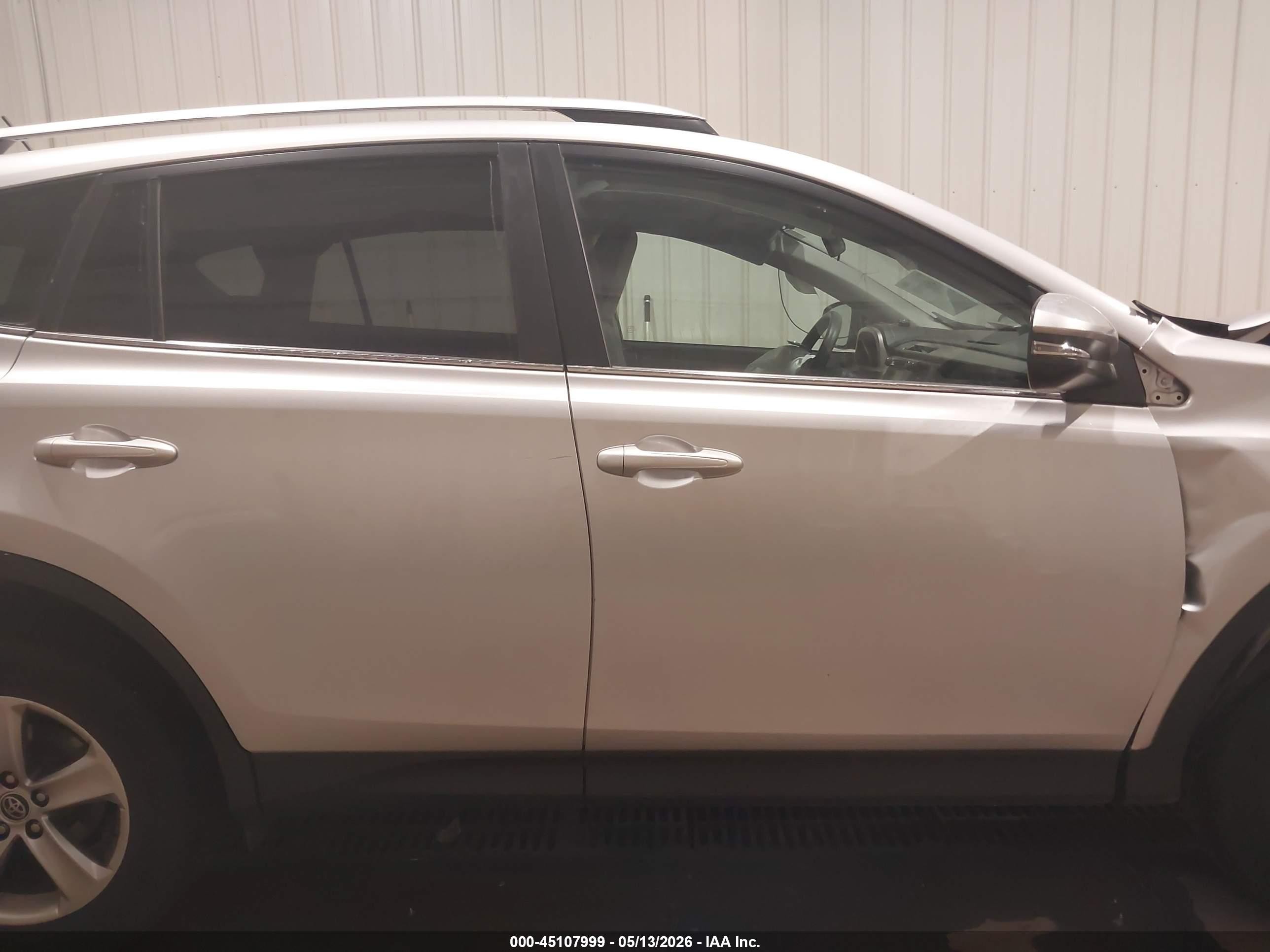 2015 Toyota Rav4 Xle Silver vin: 2T3RFREV5FW238882