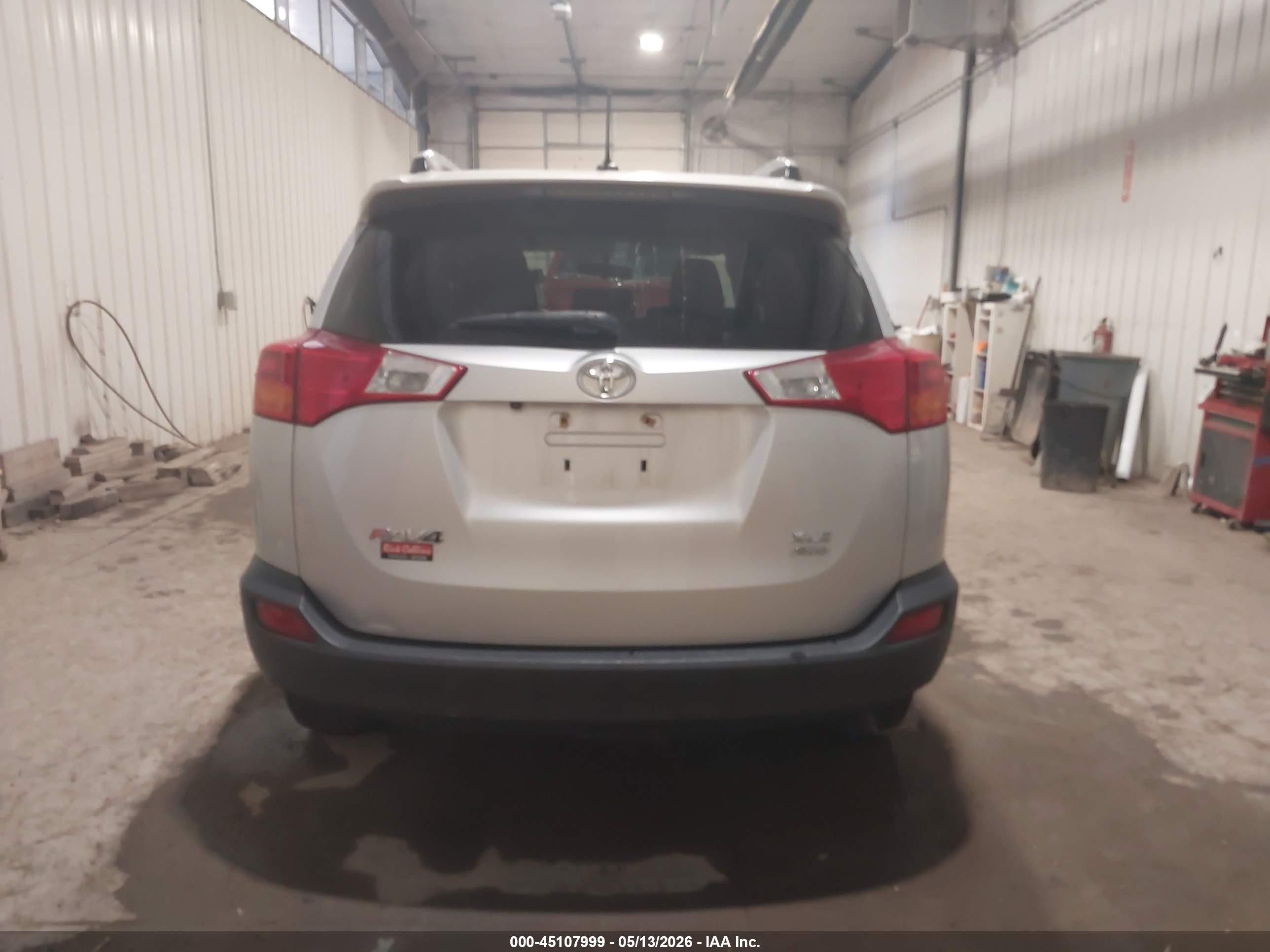 2015 Toyota Rav4 Xle Silver vin: 2T3RFREV5FW238882