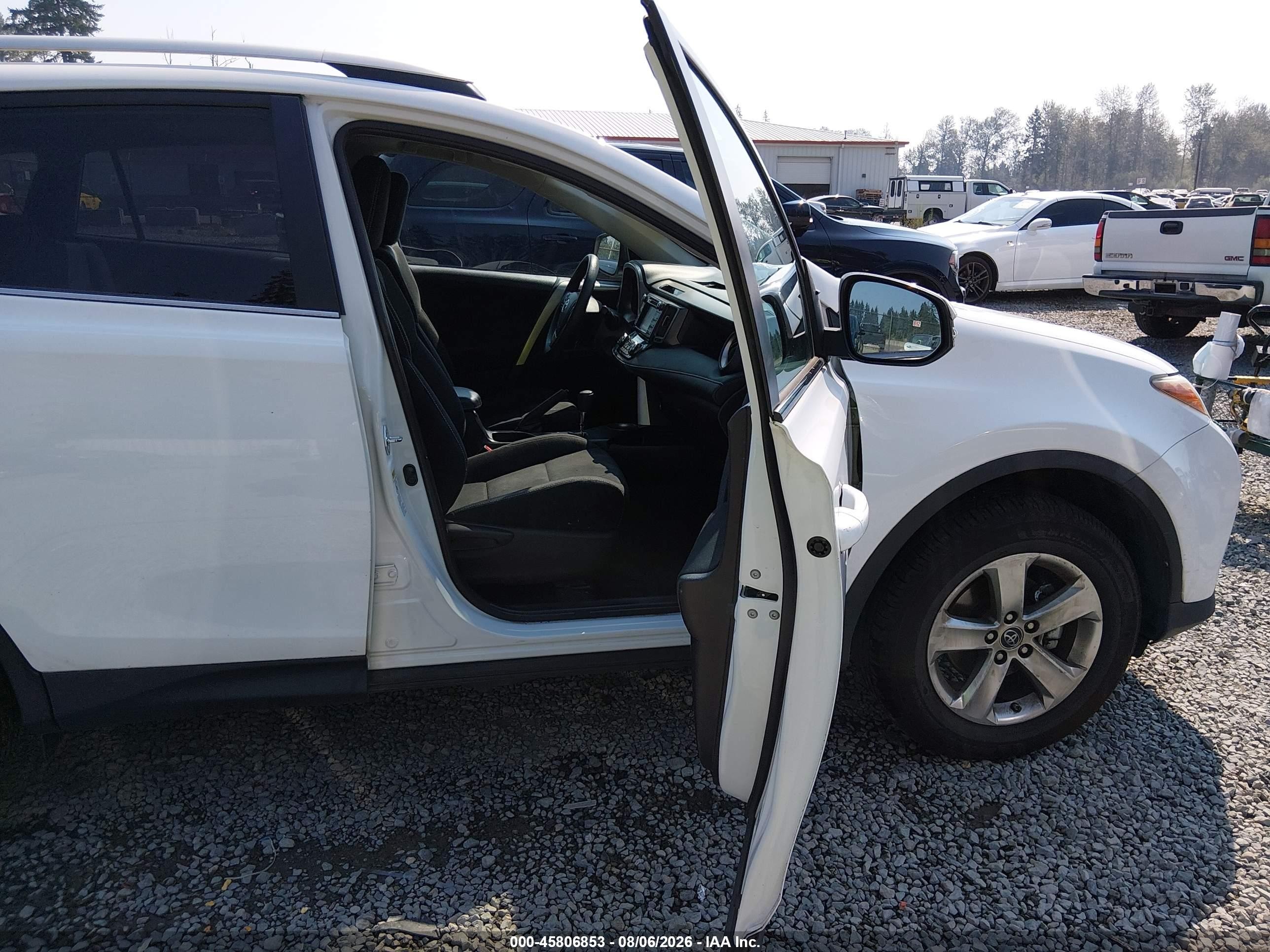 2015 Toyota Rav4 Xle White vin: 2T3RFREV5FW303651