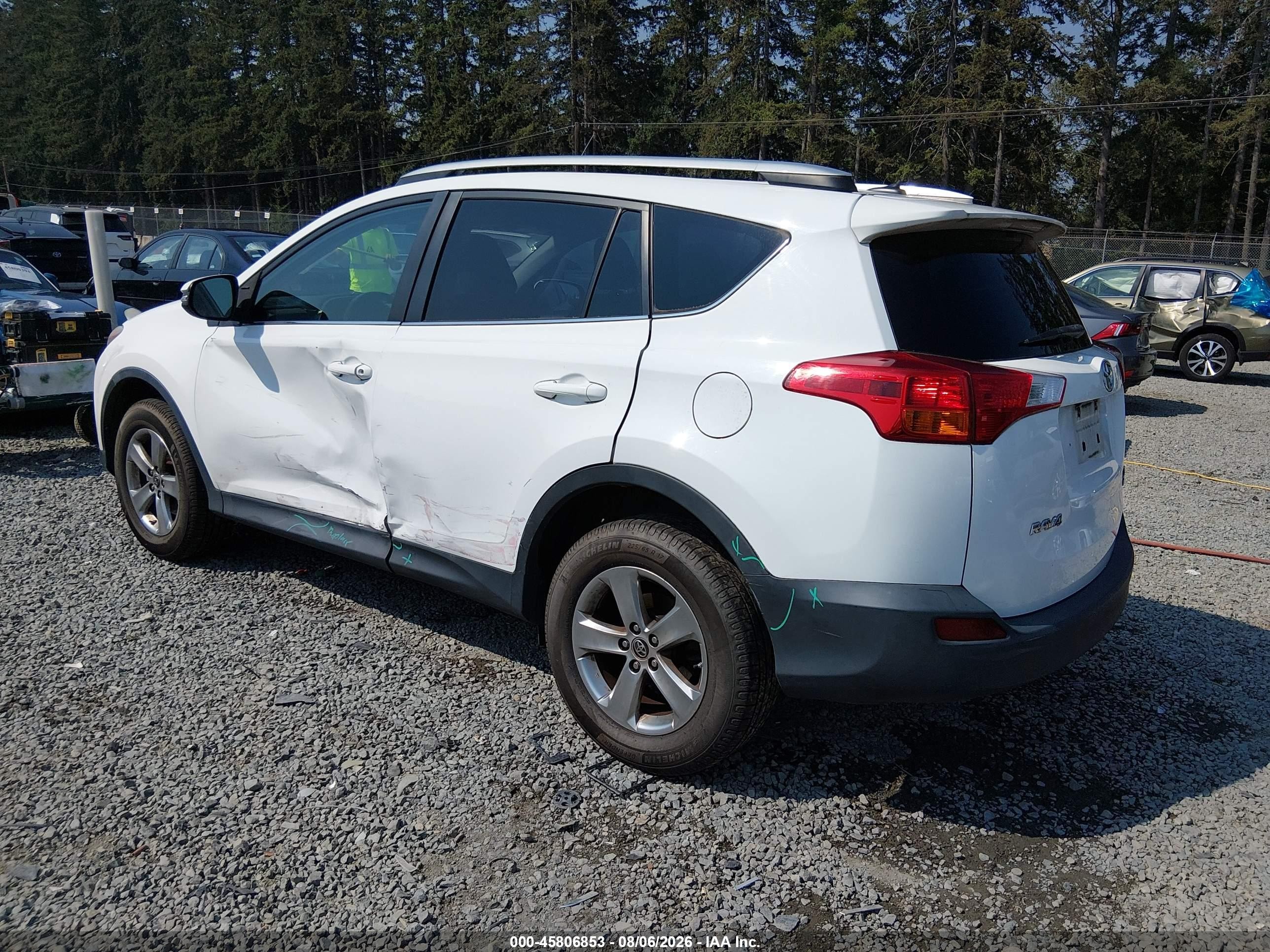 2015 Toyota Rav4 Xle White vin: 2T3RFREV5FW303651