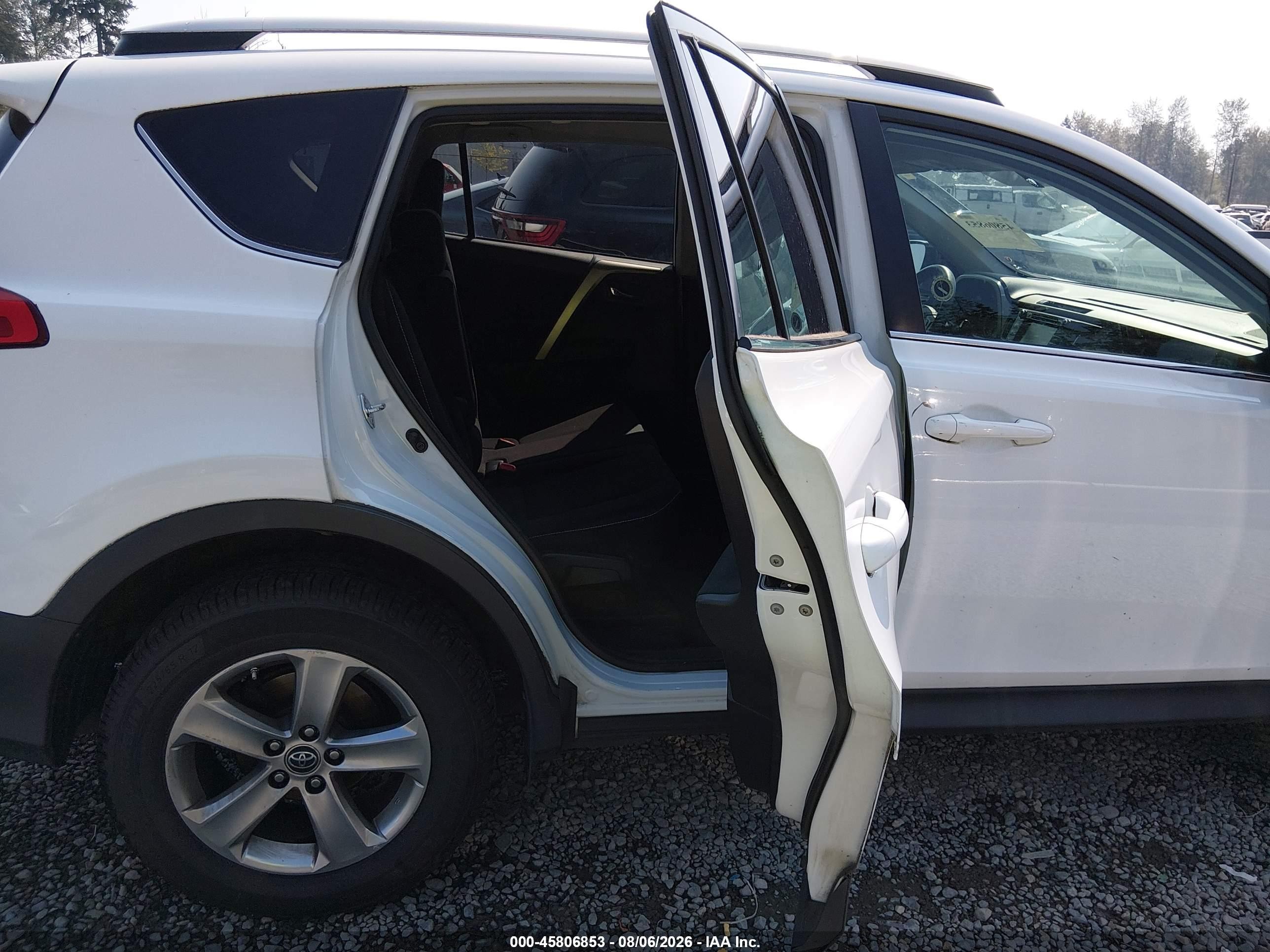 2015 Toyota Rav4 Xle White vin: 2T3RFREV5FW303651
