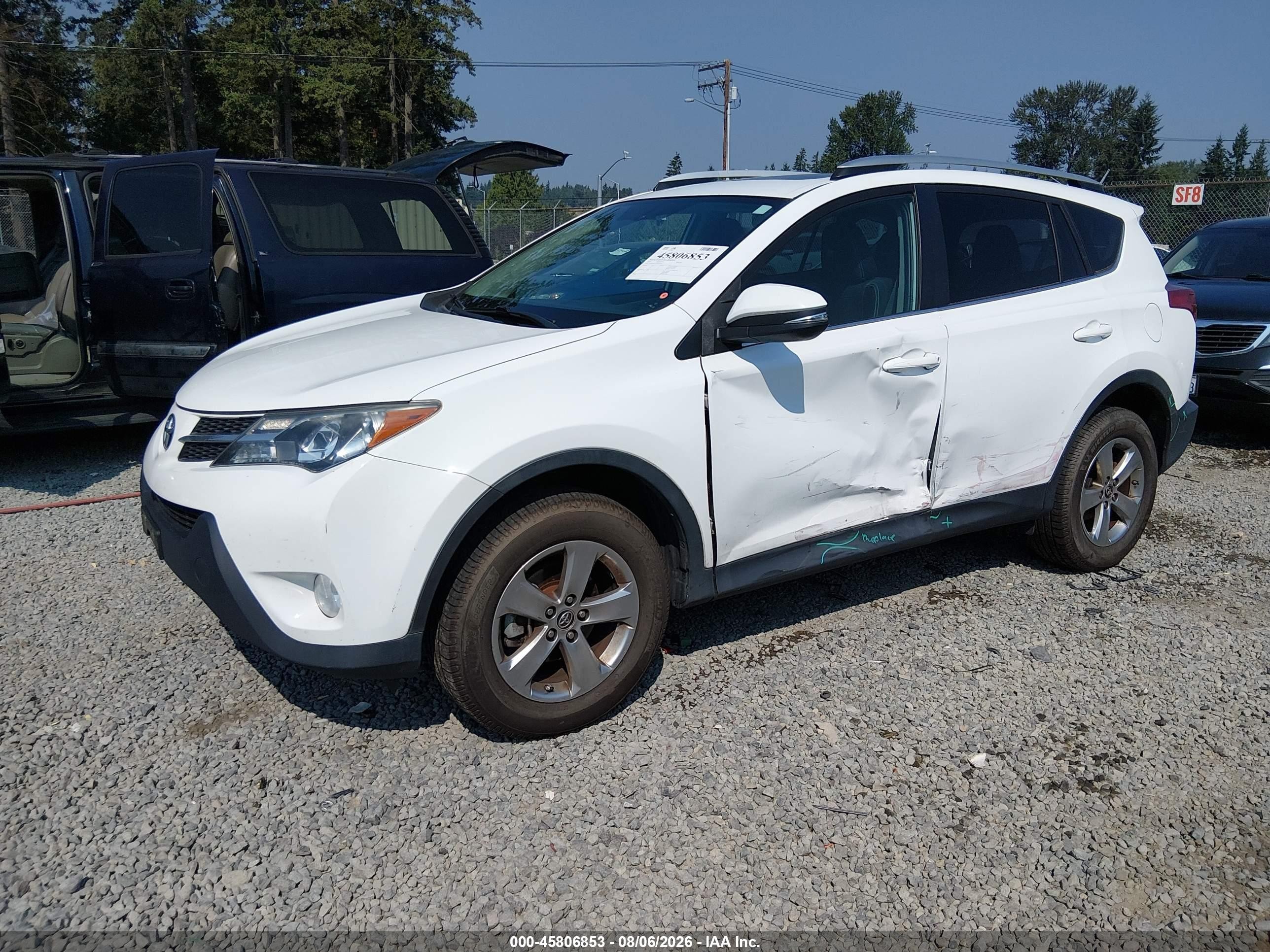 2015 Toyota Rav4 Xle White vin: 2T3RFREV5FW303651