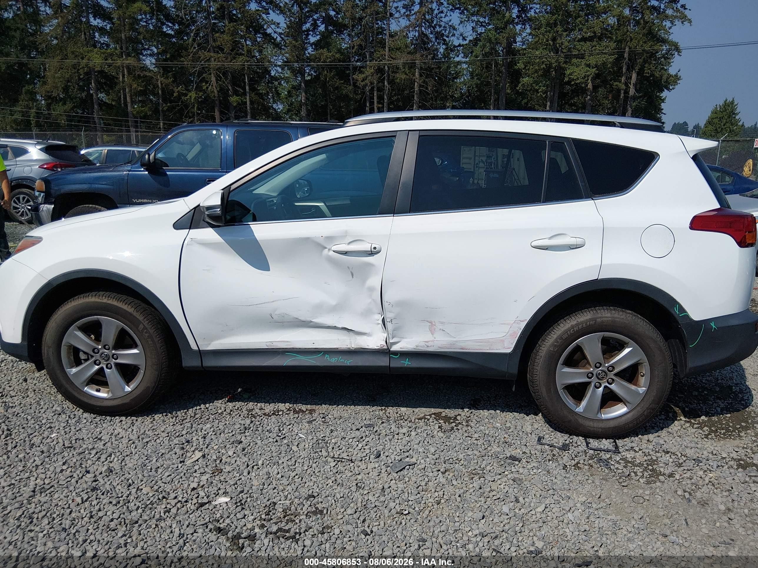2015 Toyota Rav4 Xle White vin: 2T3RFREV5FW303651
