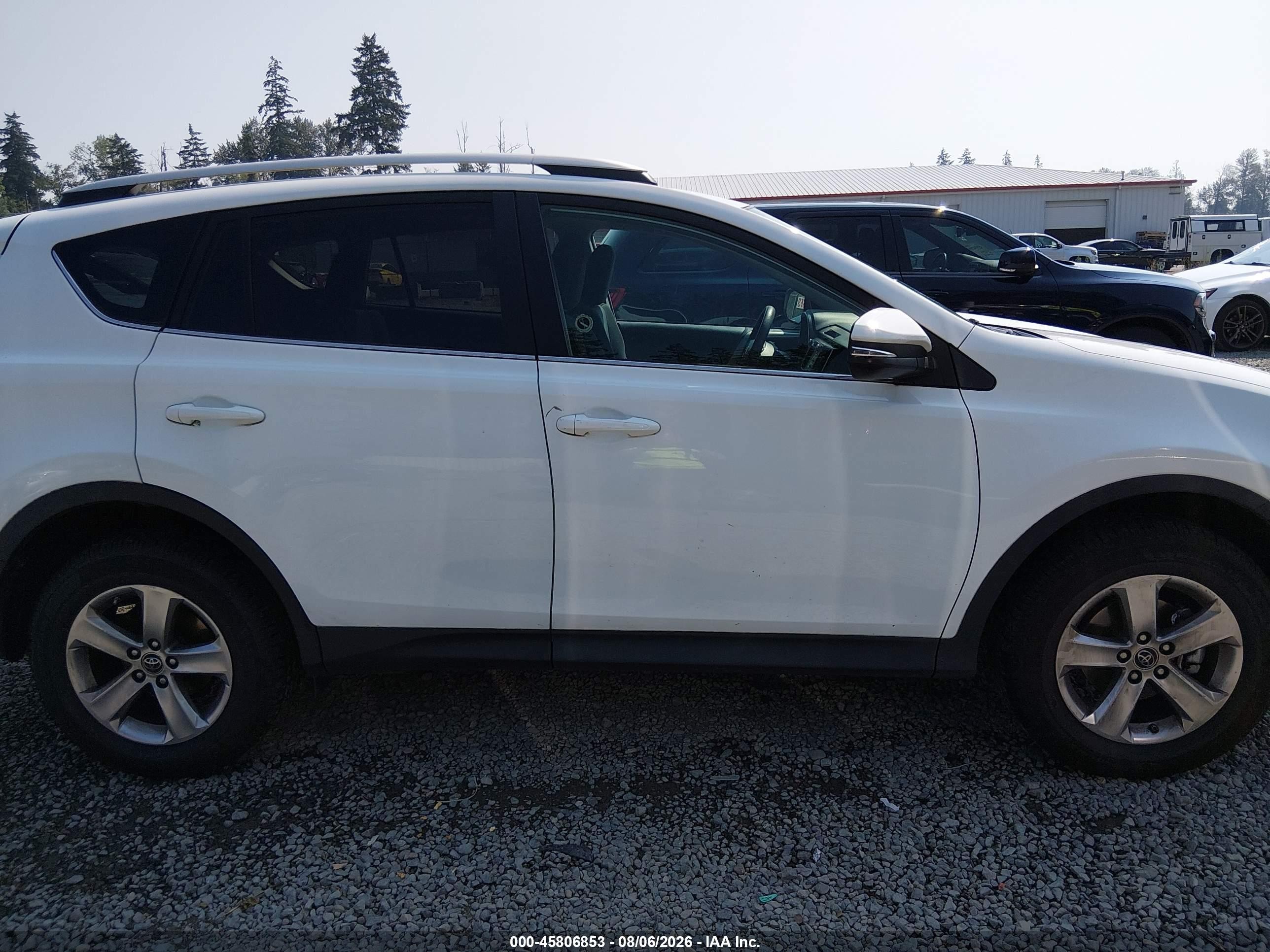 2015 Toyota Rav4 Xle White vin: 2T3RFREV5FW303651
