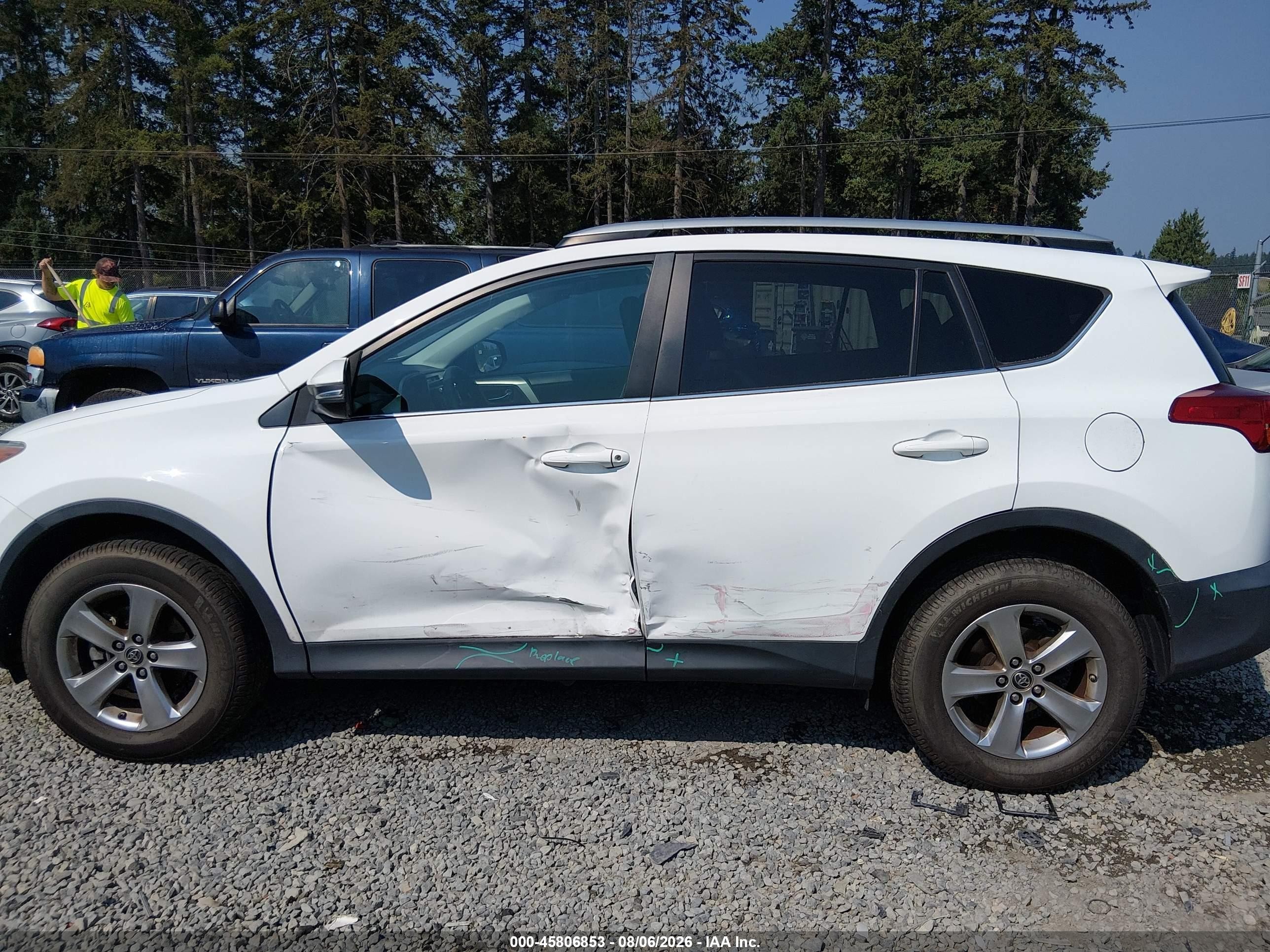 2015 Toyota Rav4 Xle White vin: 2T3RFREV5FW303651