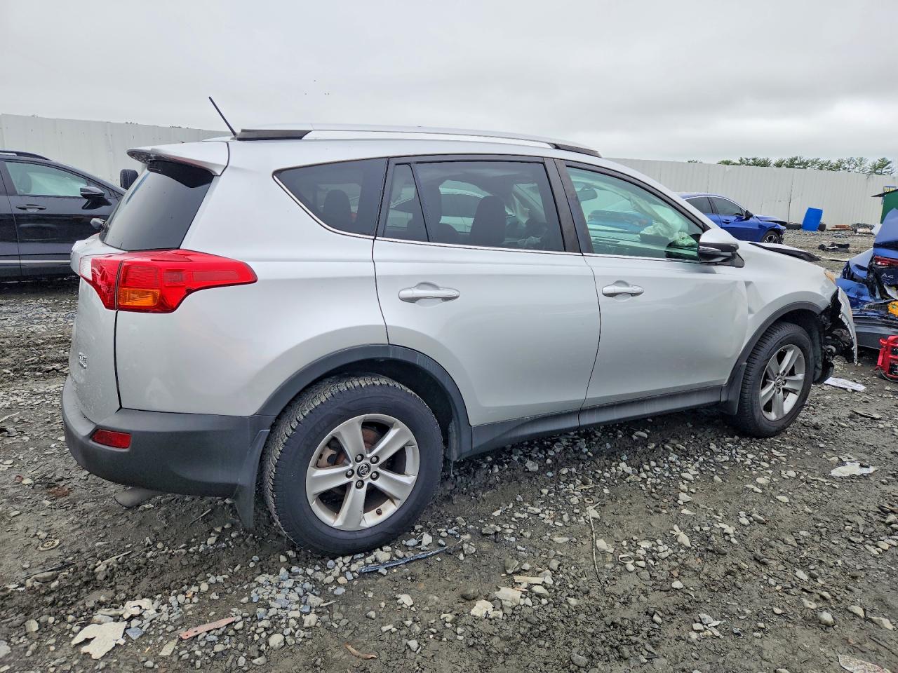 2015 Toyota Rav4 Xle Silver vin: 2T3RFREV5FW319218
