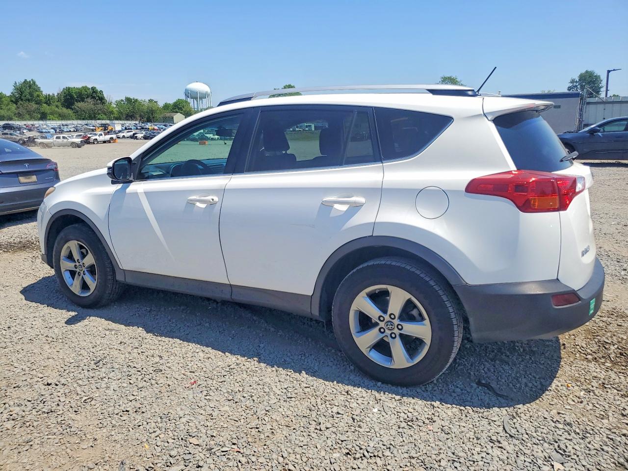 2015 Toyota Rav4 Xle Белый vin: 2T3RFREV5FW373649